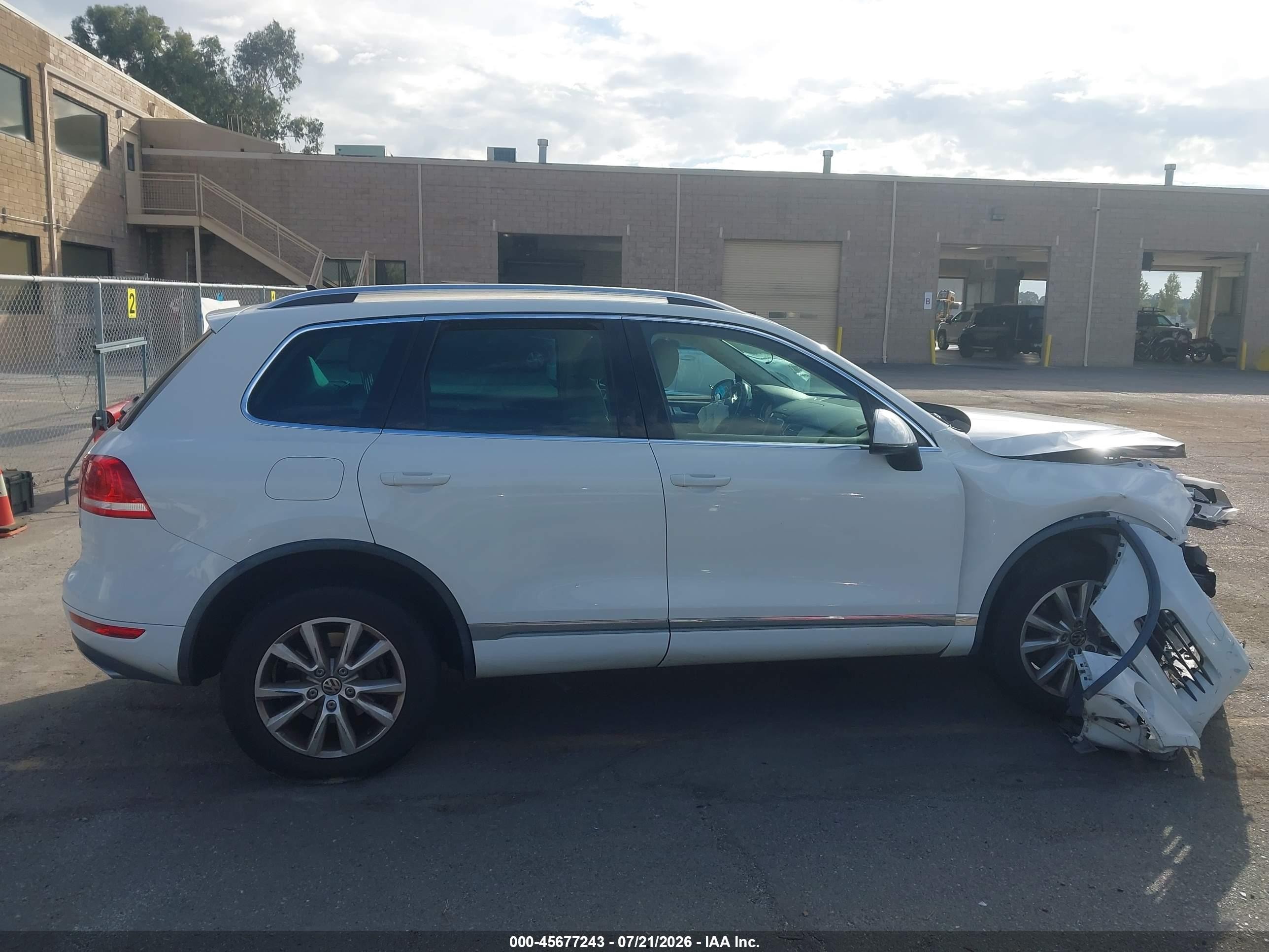2013 Volkswagen Touareg Tdi Sport White vin: WVGEP9BP2DD013441