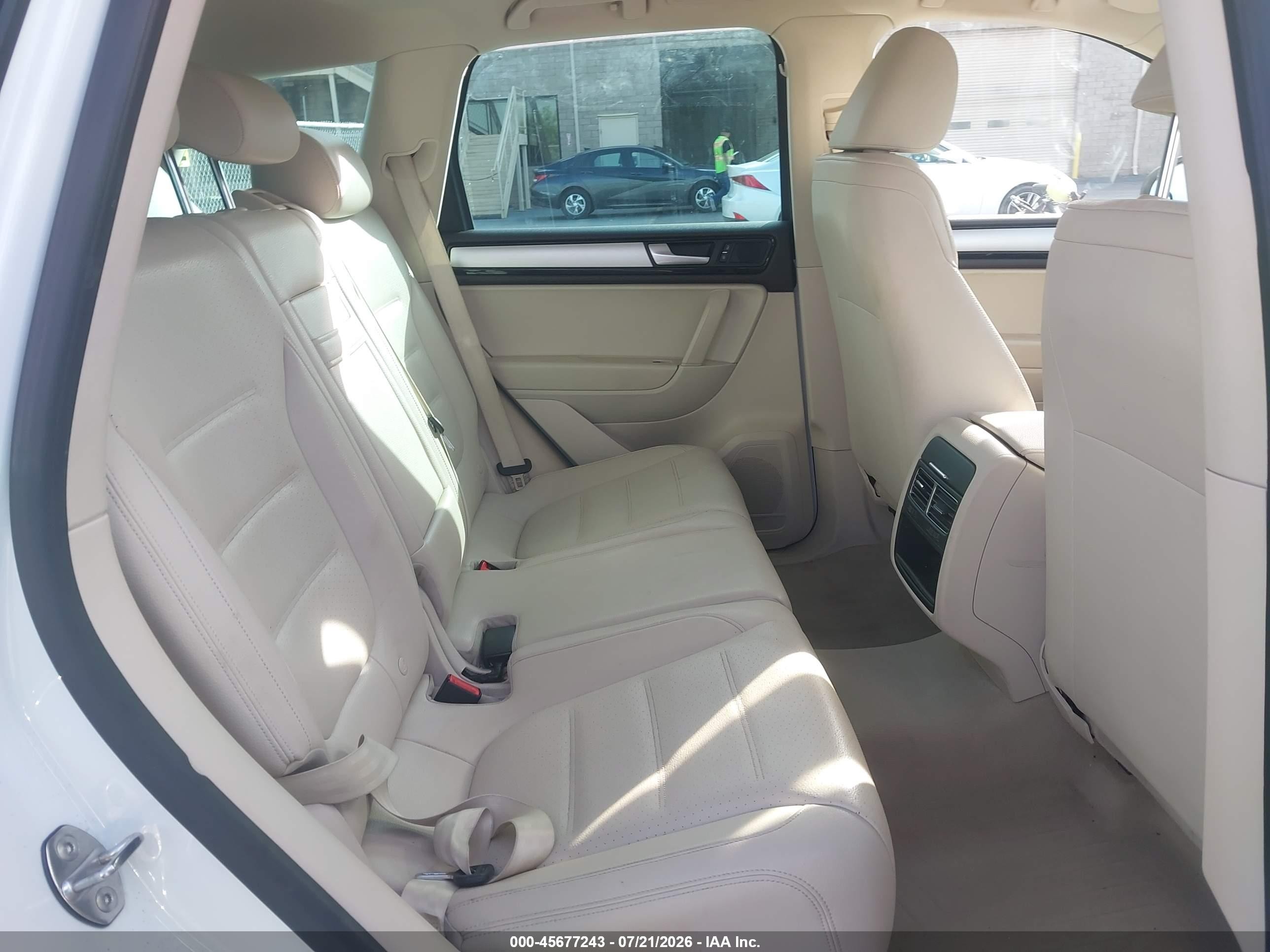 2013 Volkswagen Touareg Tdi Sport White vin: WVGEP9BP2DD013441