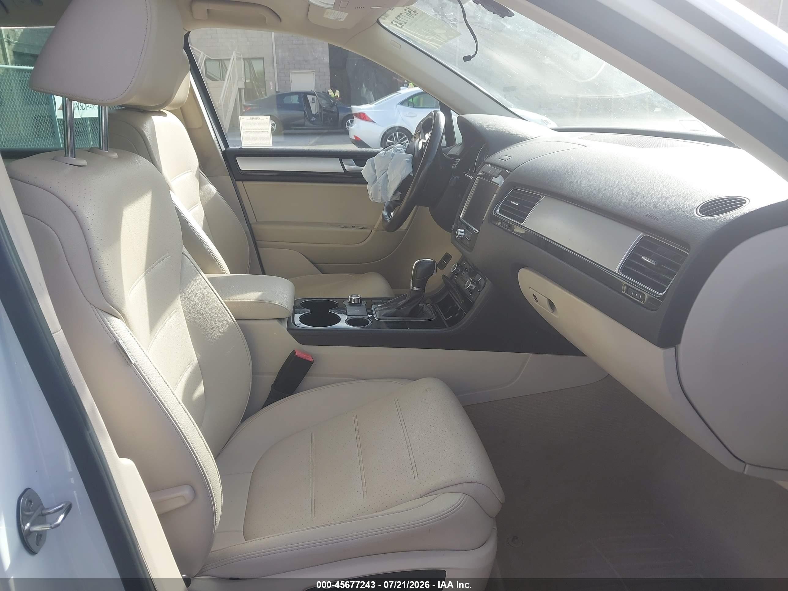 2013 Volkswagen Touareg Tdi Sport White vin: WVGEP9BP2DD013441