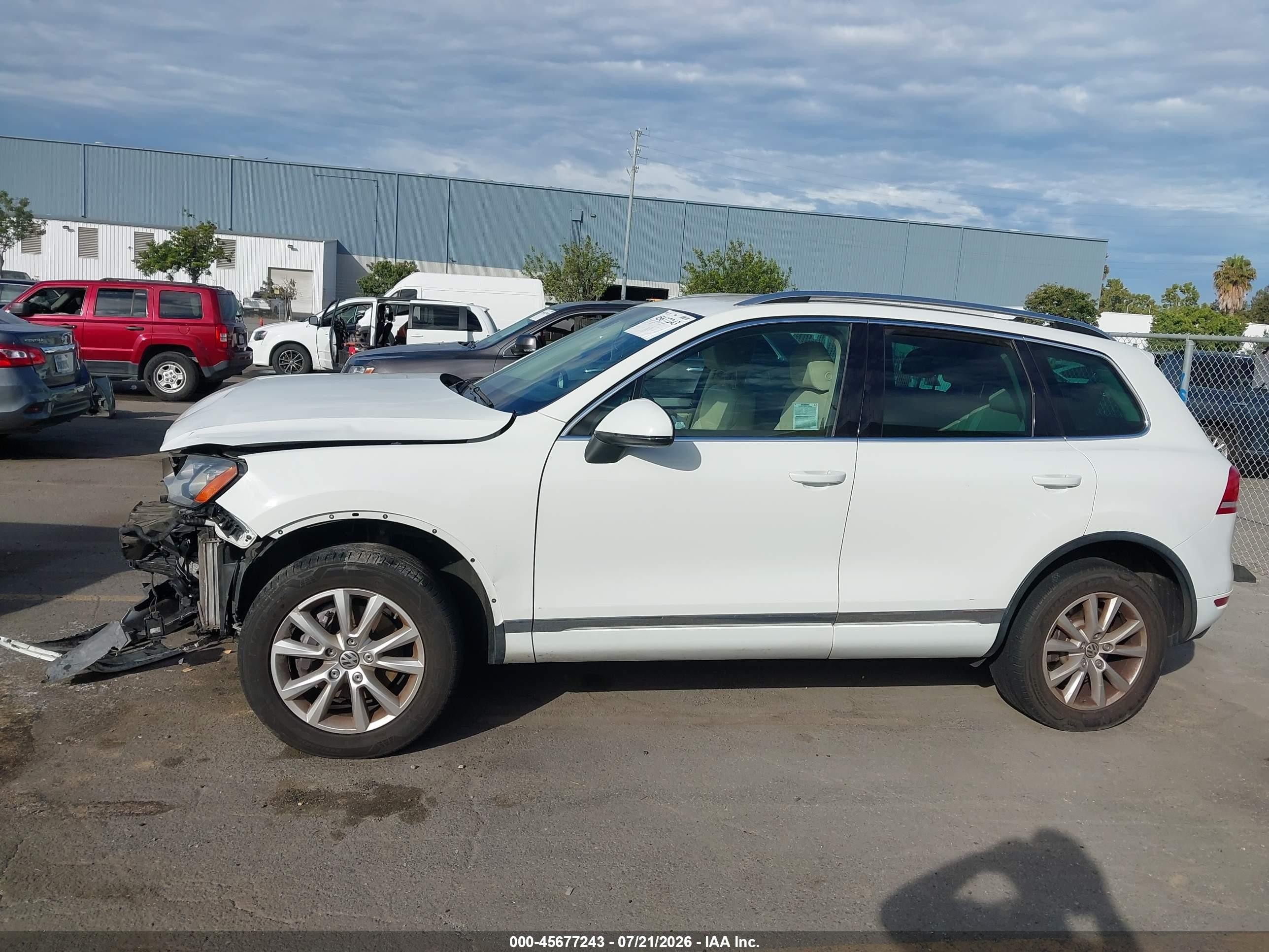 2013 Volkswagen Touareg Tdi Sport White vin: WVGEP9BP2DD013441