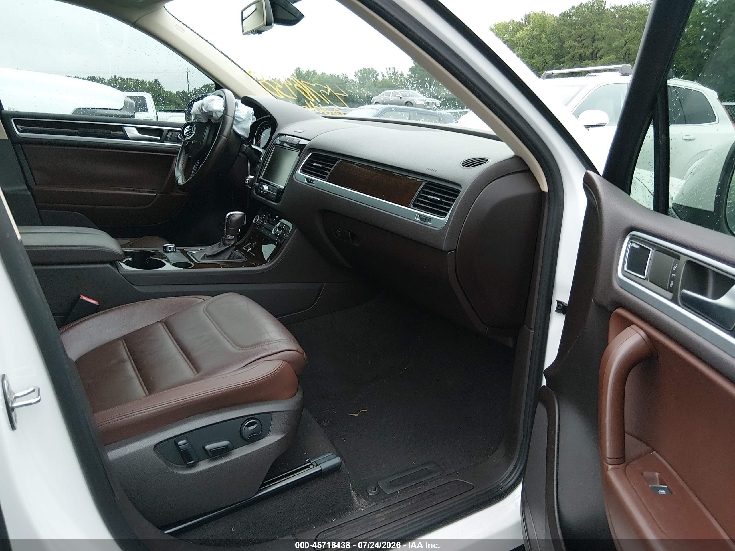 2014 Volkswagen Touareg Tdi Executive White vin: WVGEP9BP2ED012386