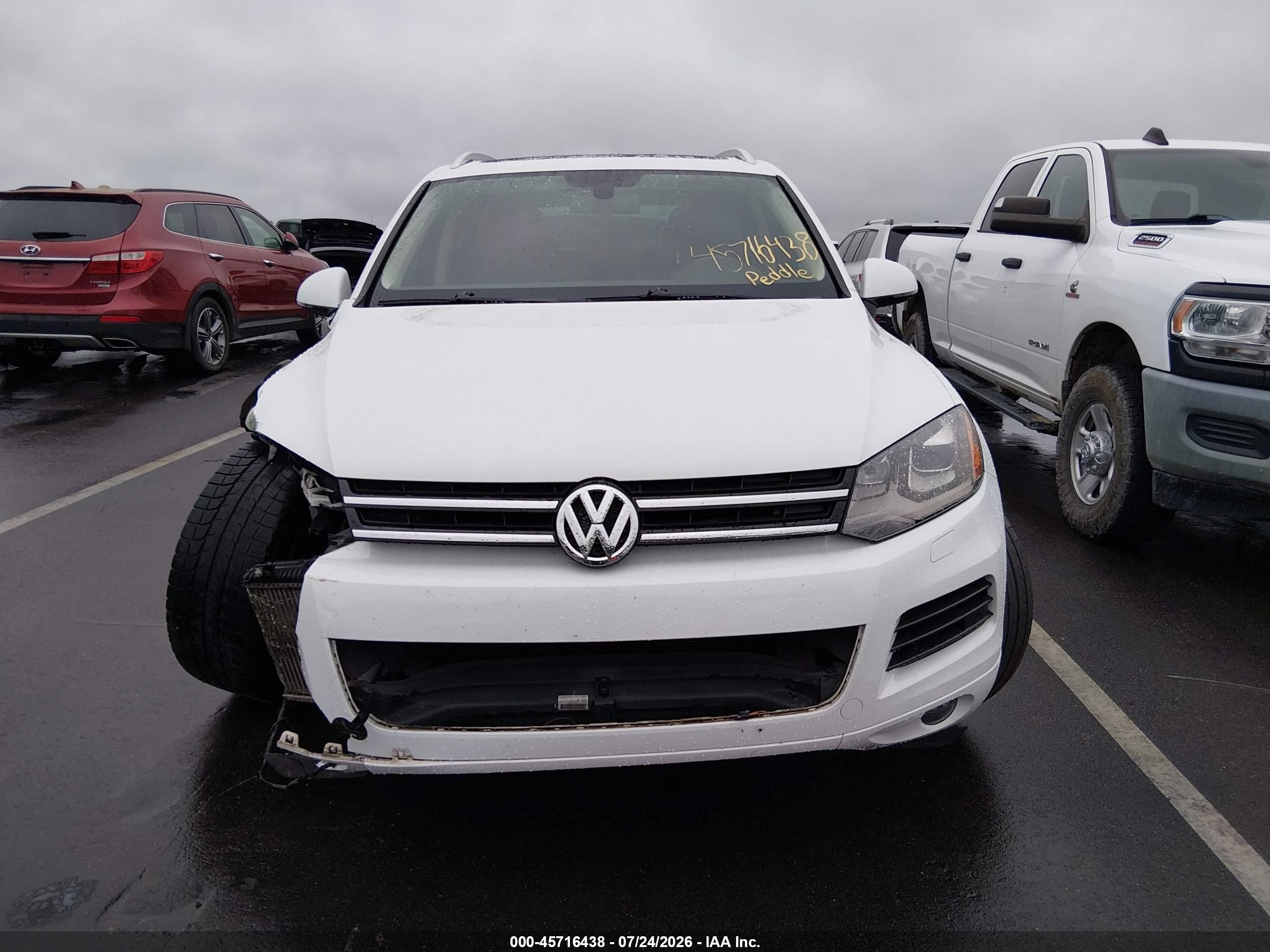 2014 Volkswagen Touareg Tdi Executive White vin: WVGEP9BP2ED012386