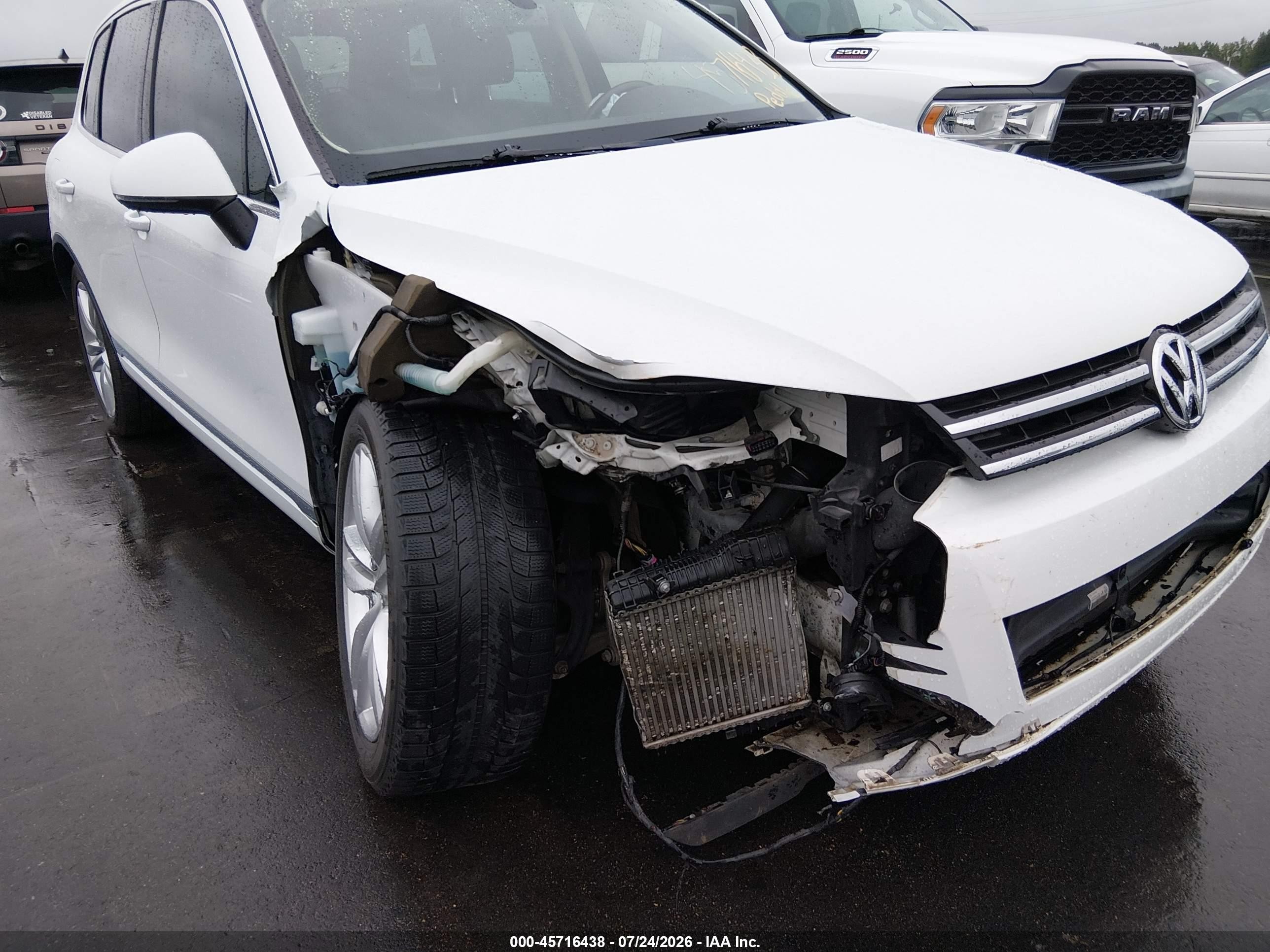 2014 Volkswagen Touareg Tdi Executive White vin: WVGEP9BP2ED012386