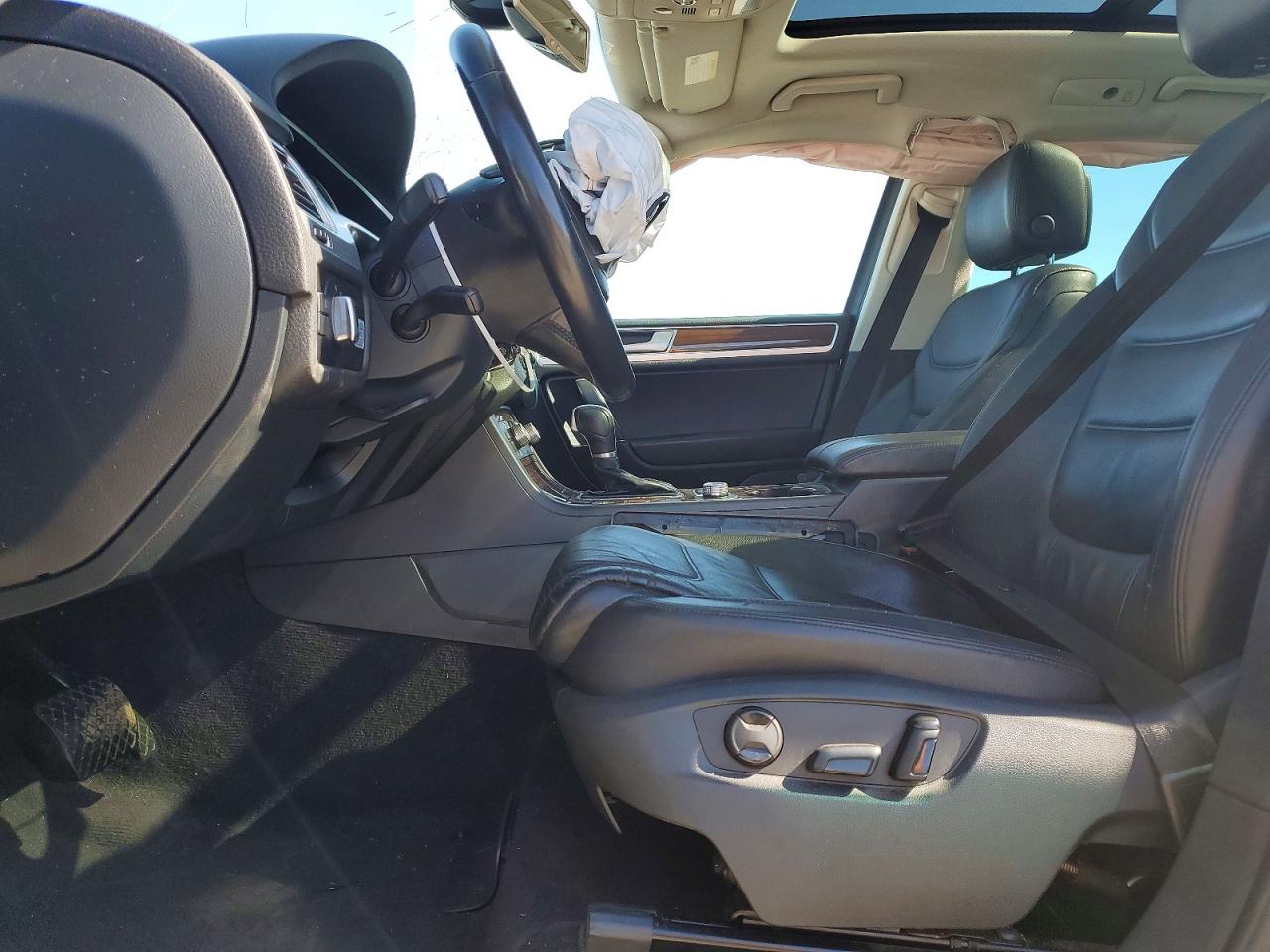 2015 Volkswagen Touareg V6 Tdi Black vin: WVGEP9BP2FD001499