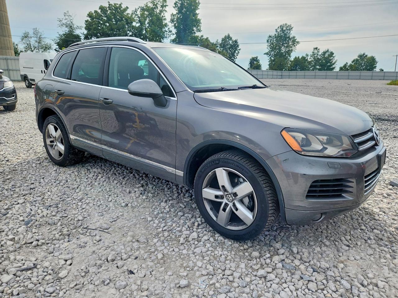 2013 Volkswagen Touareg V6 Tdi Silver vin: WVGEP9BP3DD002724