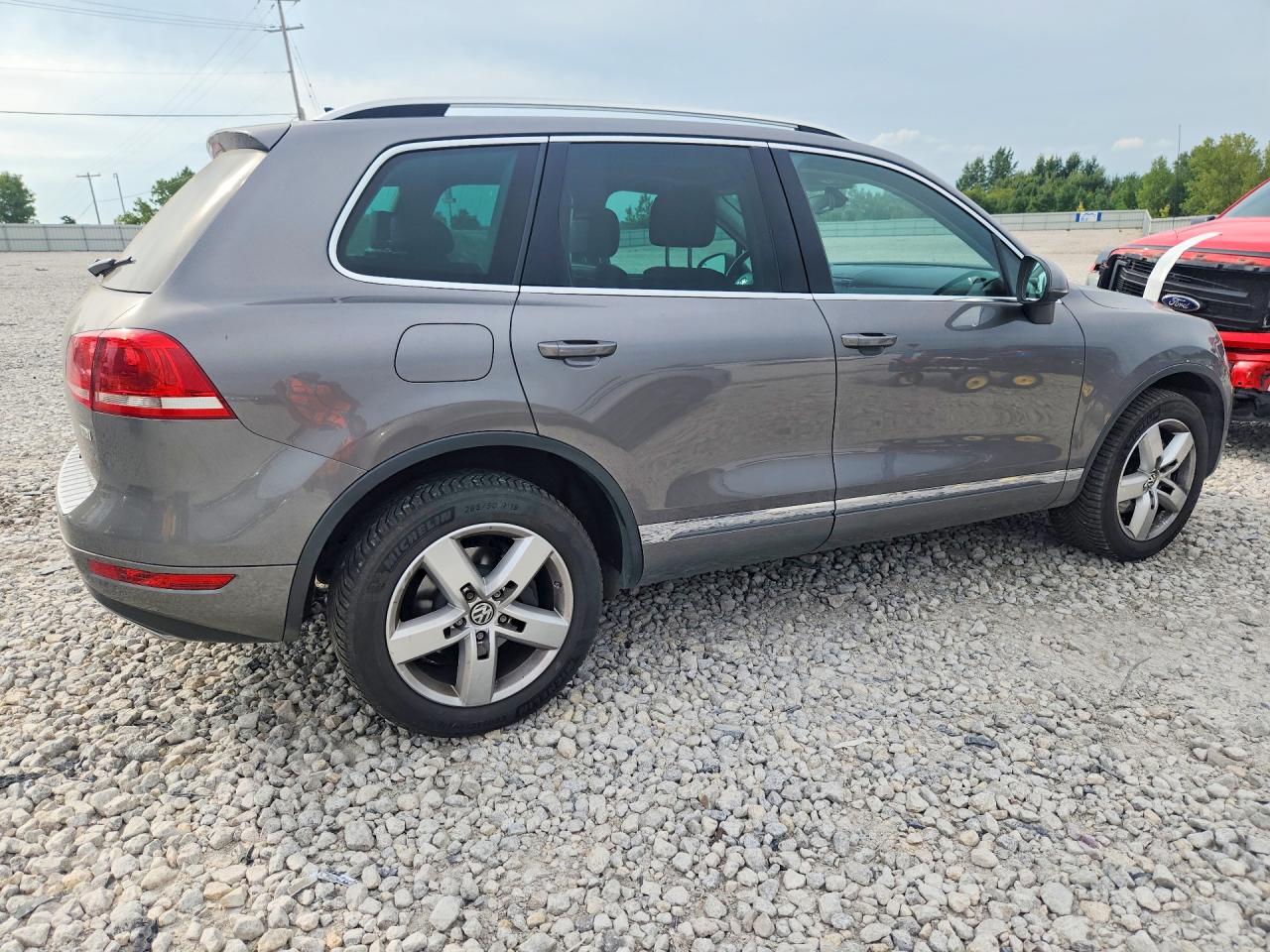 2013 Volkswagen Touareg V6 Tdi Silver vin: WVGEP9BP3DD002724