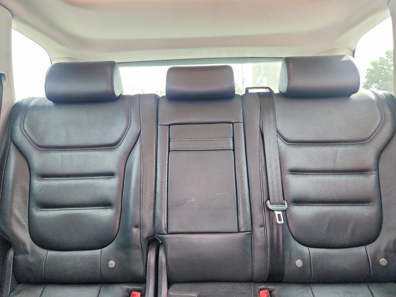 2013 Volkswagen Touareg V6 Tdi Silver vin: WVGEP9BP3DD002724
