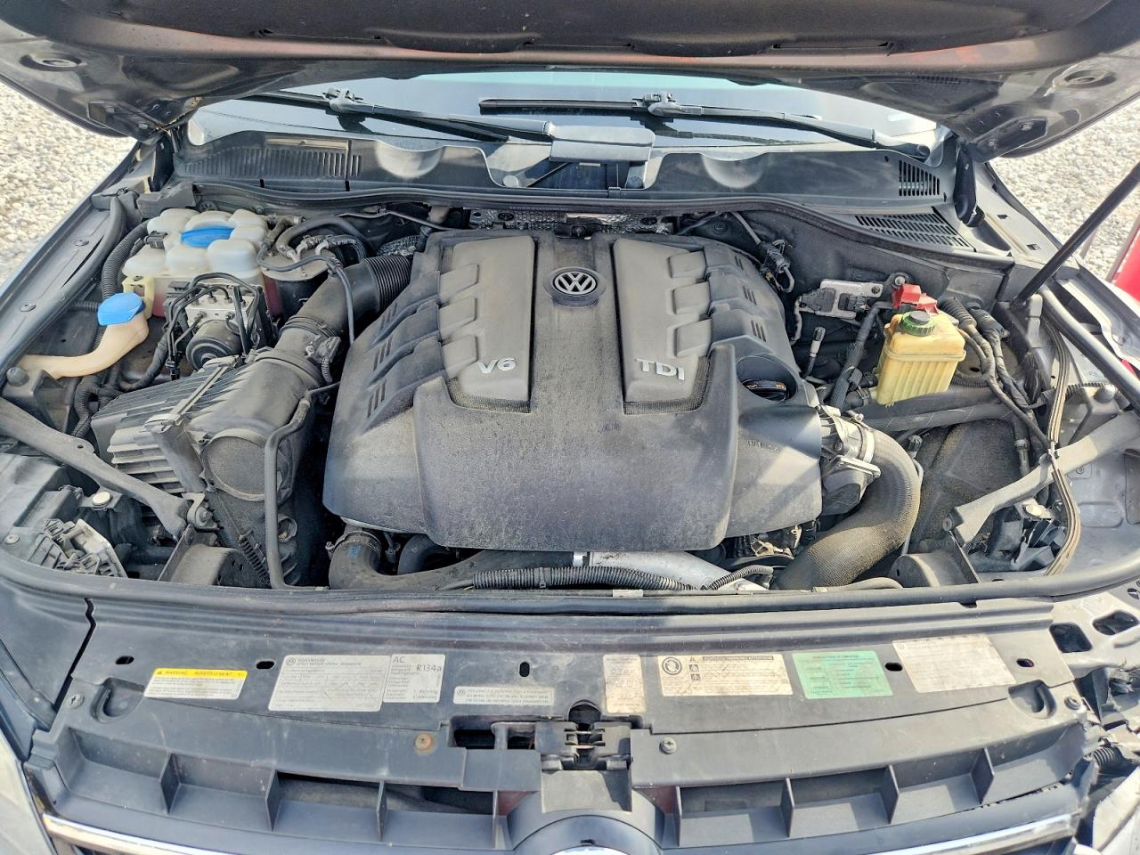 2013 Volkswagen Touareg V6 Tdi Silver vin: WVGEP9BP3DD002724
