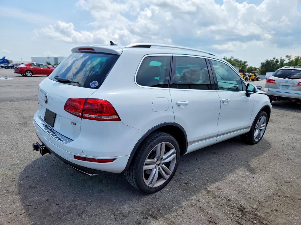 2013 Volkswagen Touareg V6 Tdi White vin: WVGEP9BP3DD004411