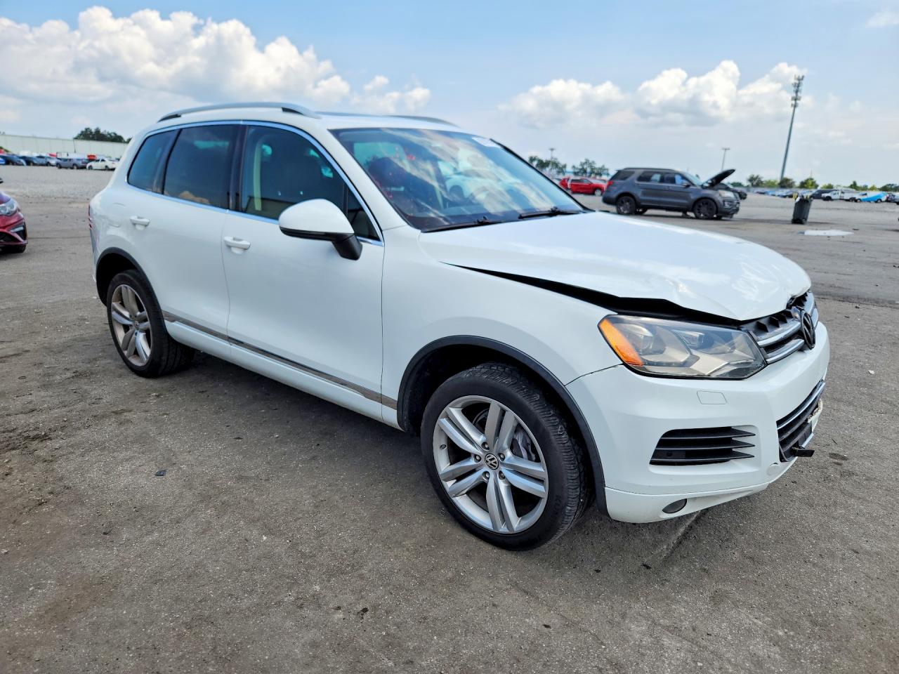 2013 Volkswagen Touareg V6 Tdi White vin: WVGEP9BP3DD004411