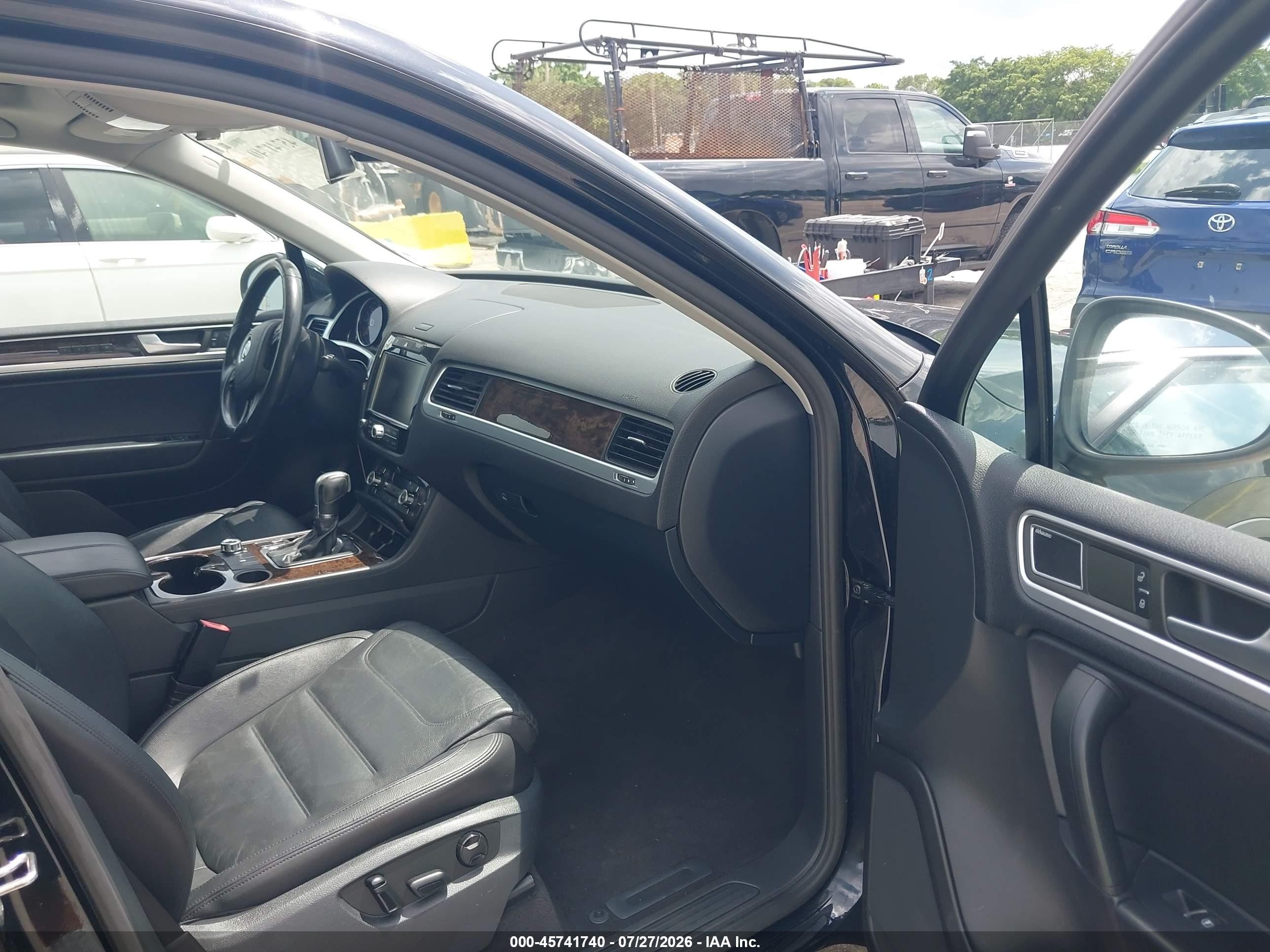 2013 Volkswagen Touareg Tdi Executive Black vin: WVGEP9BP3DD004506