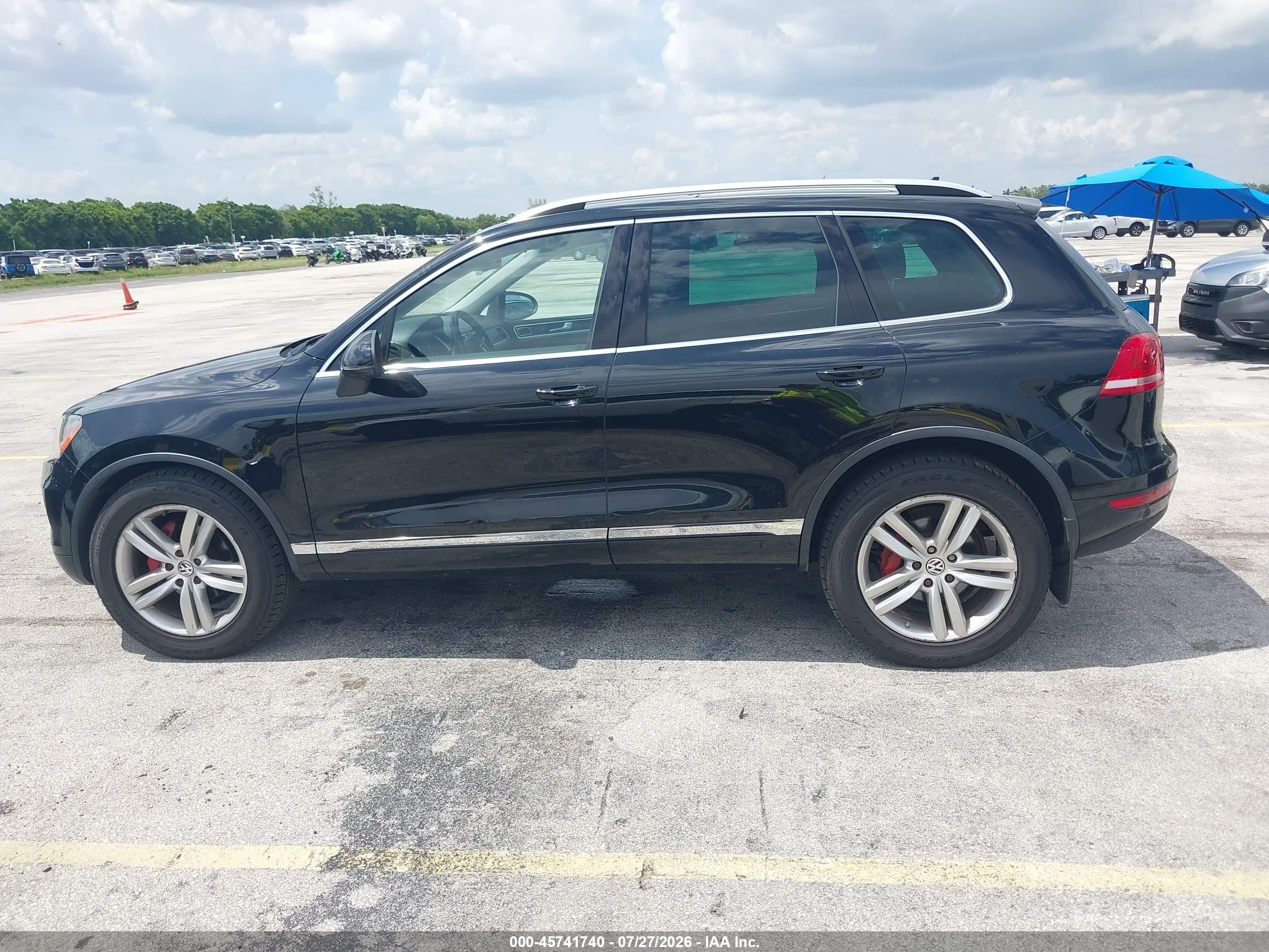 2013 Volkswagen Touareg Tdi Executive Black vin: WVGEP9BP3DD004506