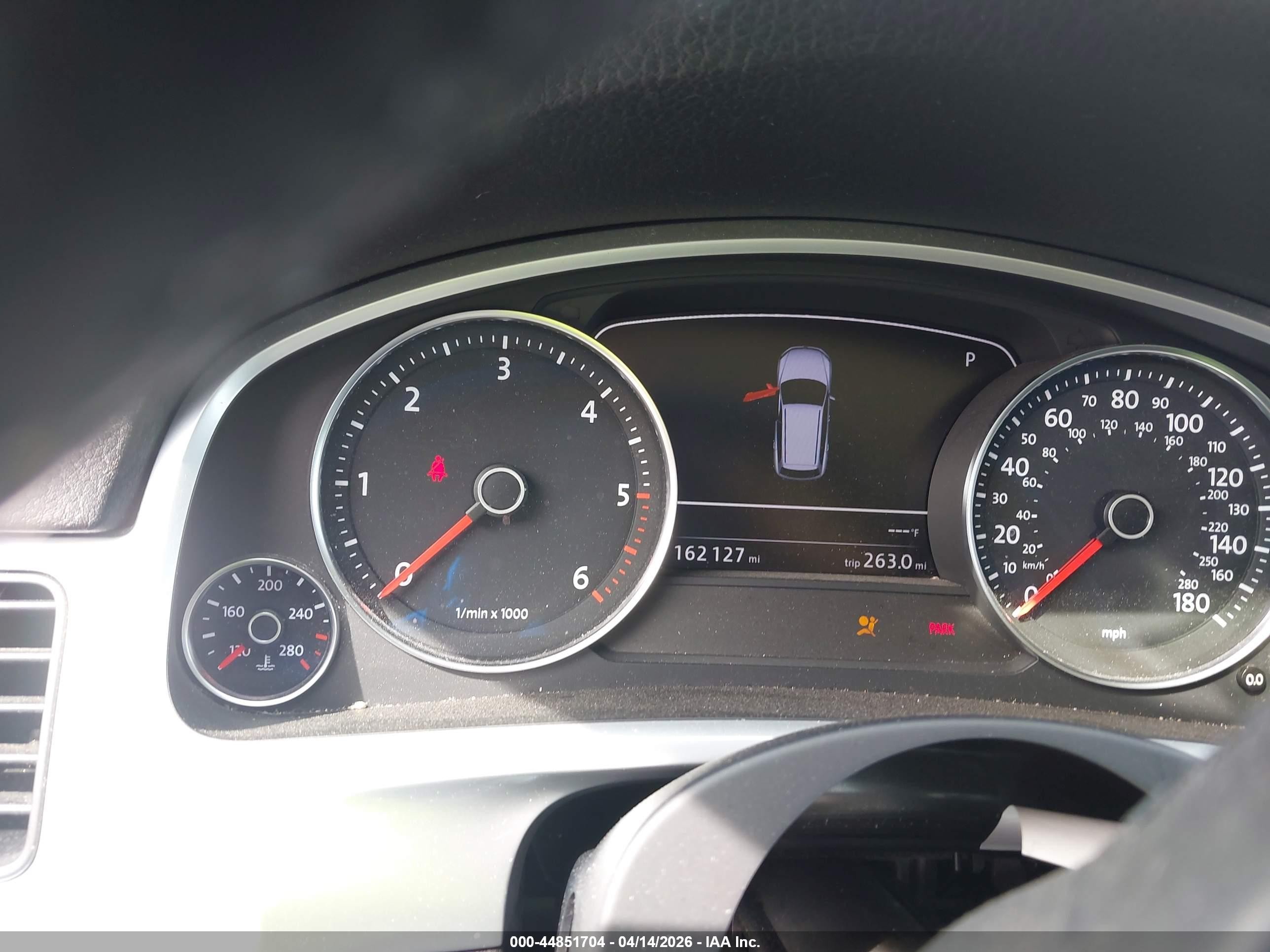 2013 Volkswagen Touareg Tdi Executive Silver vin: WVGEP9BP3DD006465
