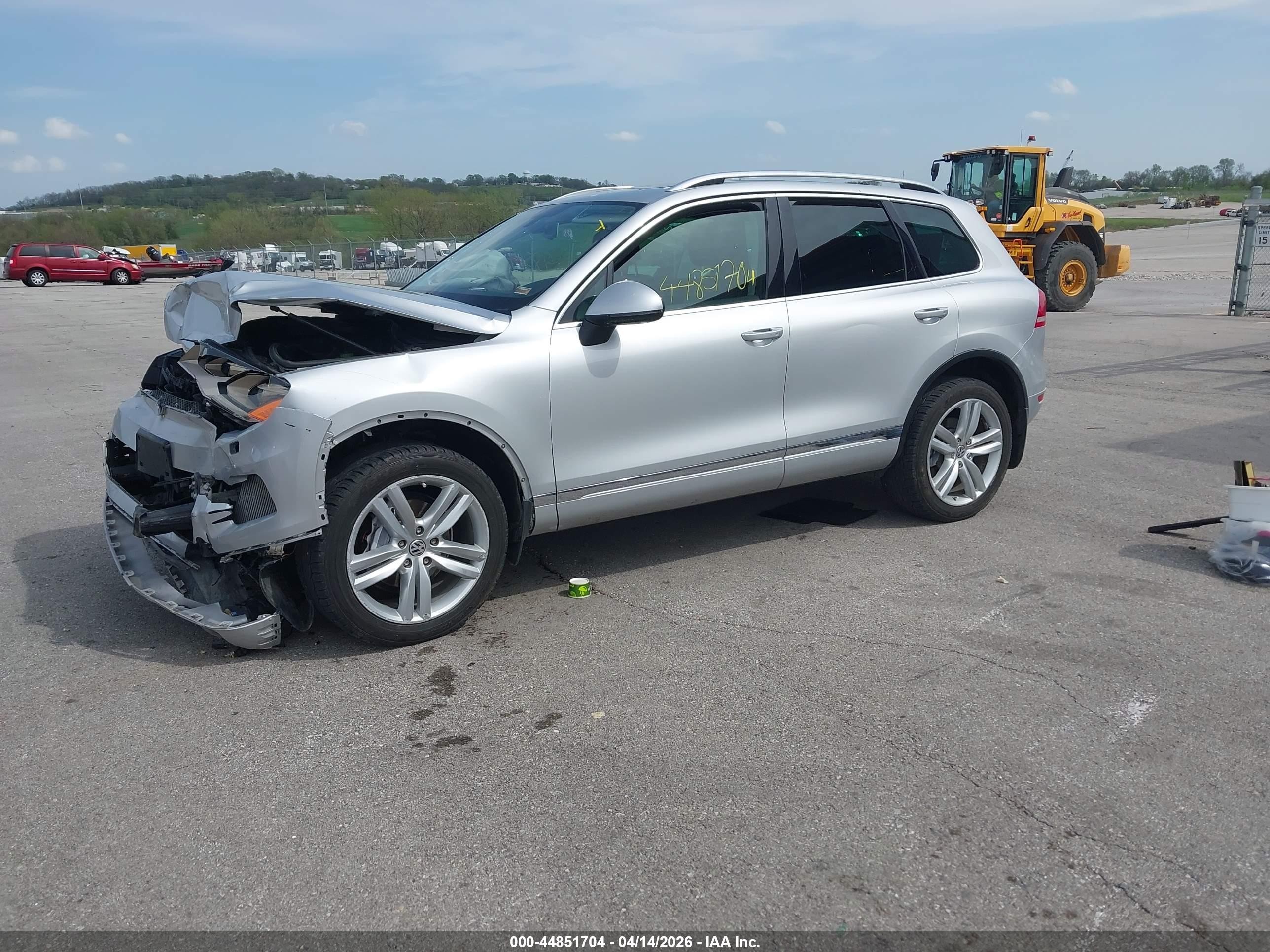 2013 Volkswagen Touareg Tdi Executive Silver vin: WVGEP9BP3DD006465