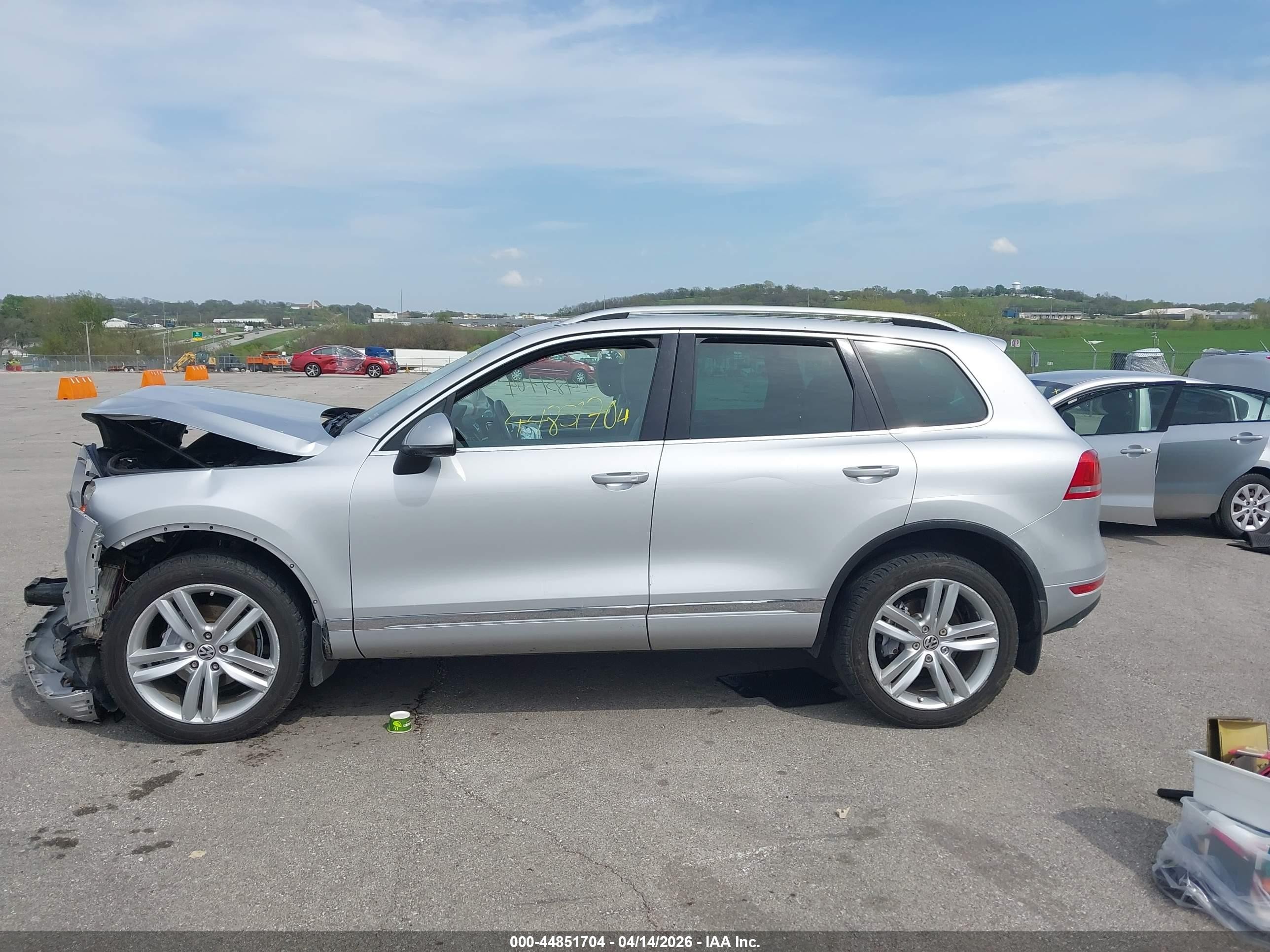 2013 Volkswagen Touareg Tdi Executive Silver vin: WVGEP9BP3DD006465