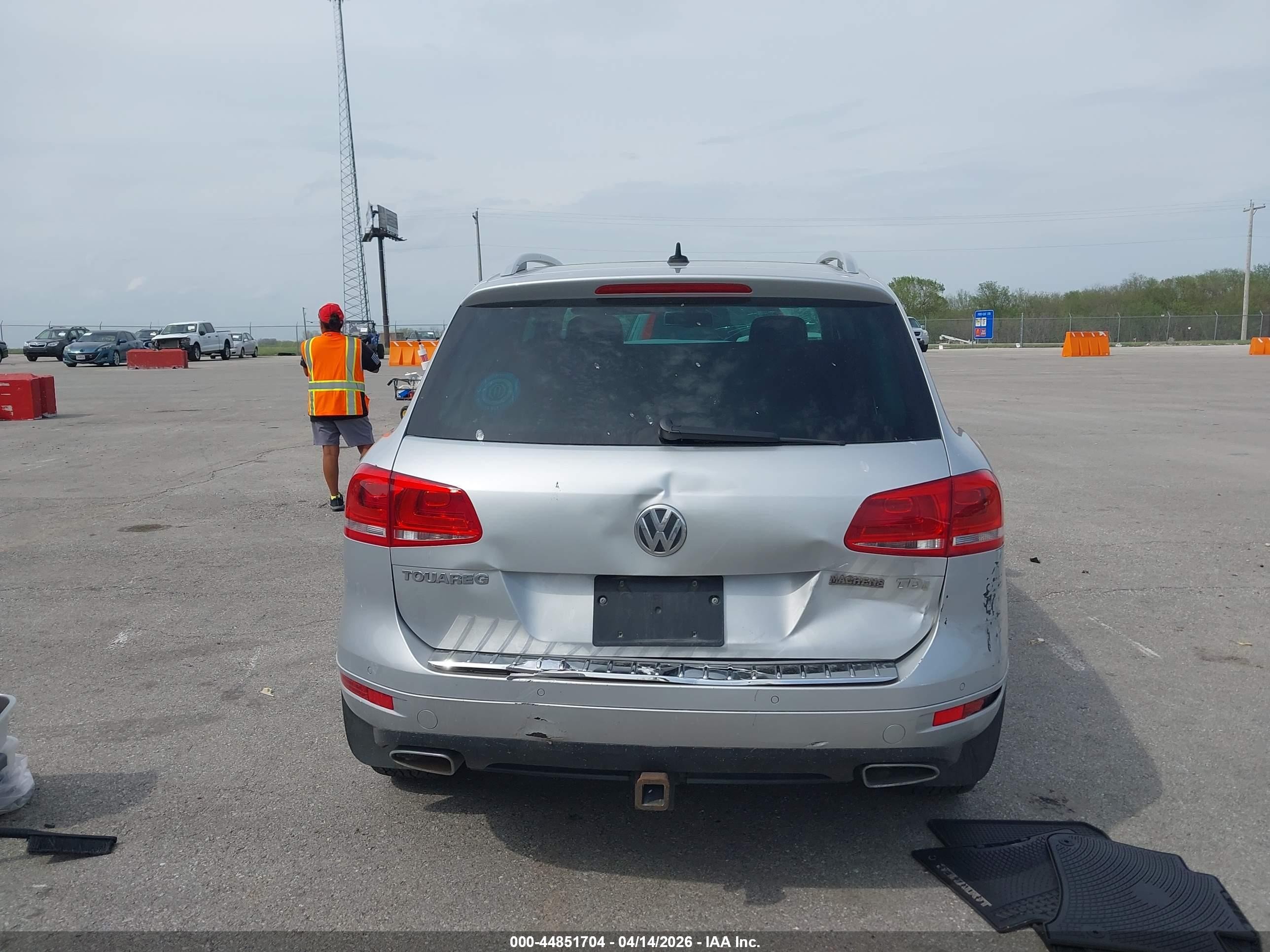 2013 Volkswagen Touareg Tdi Executive Silver vin: WVGEP9BP3DD006465