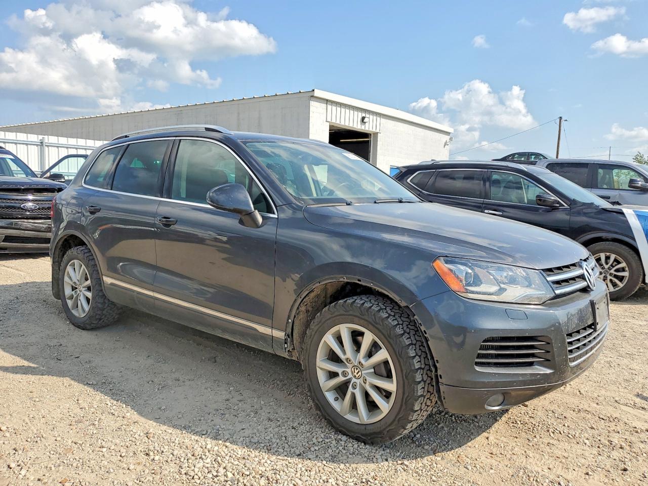 2014 Volkswagen Touareg V6 Tdi Gray vin: WVGEP9BP3ED013157