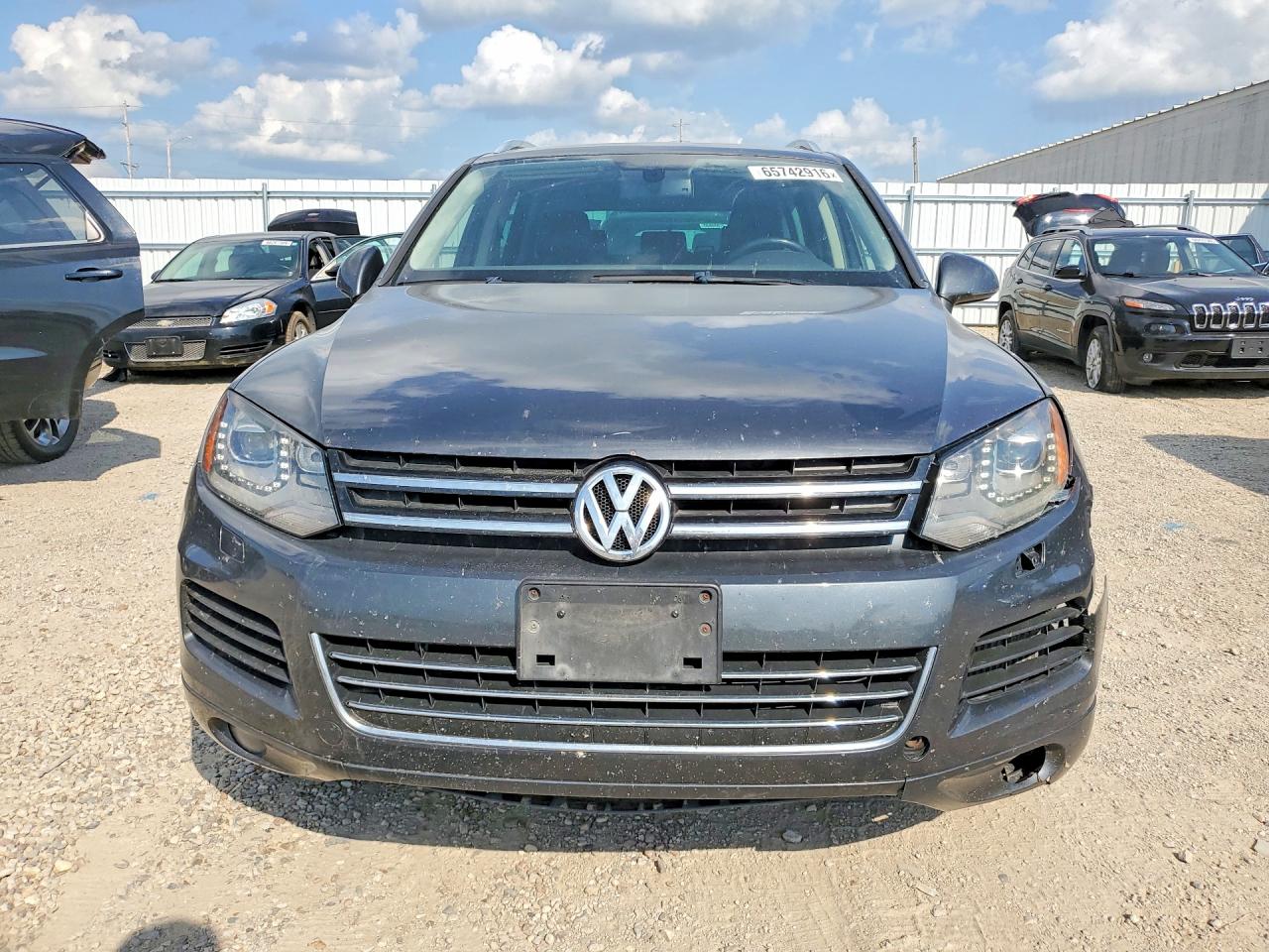 2014 Volkswagen Touareg V6 Tdi Gray vin: WVGEP9BP3ED013157