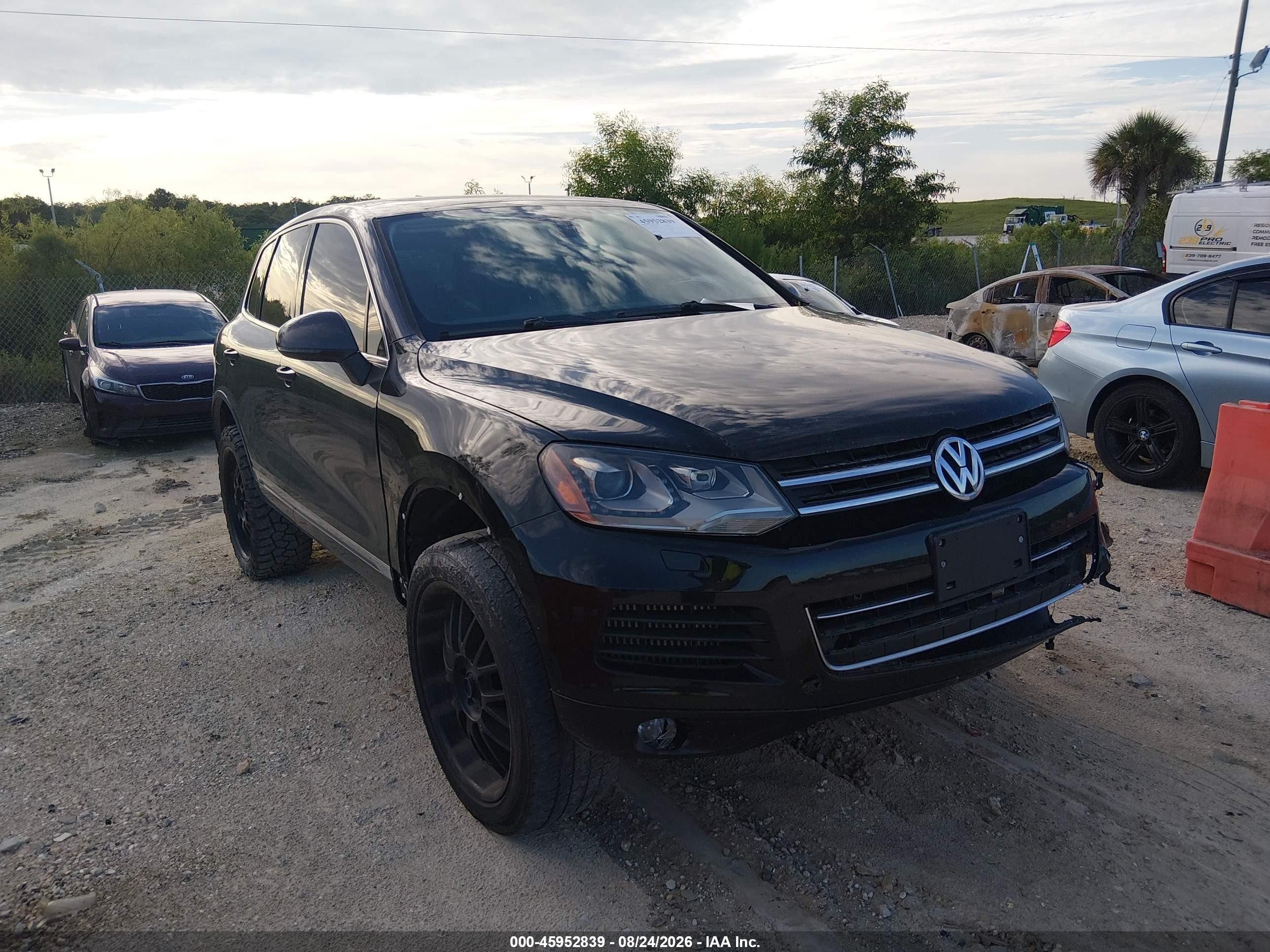 2013 Volkswagen Touareg Tdi Executive Black vin: WVGEP9BP4DD000528