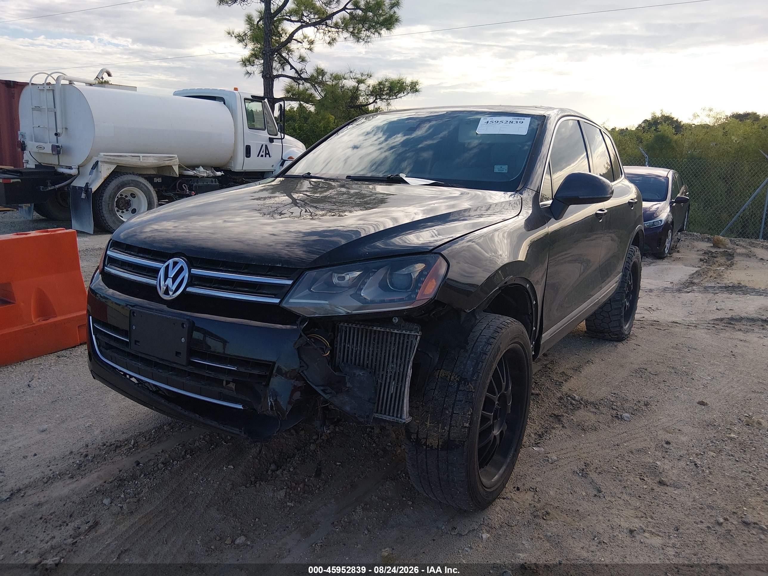 2013 Volkswagen Touareg Tdi Executive Black vin: WVGEP9BP4DD000528
