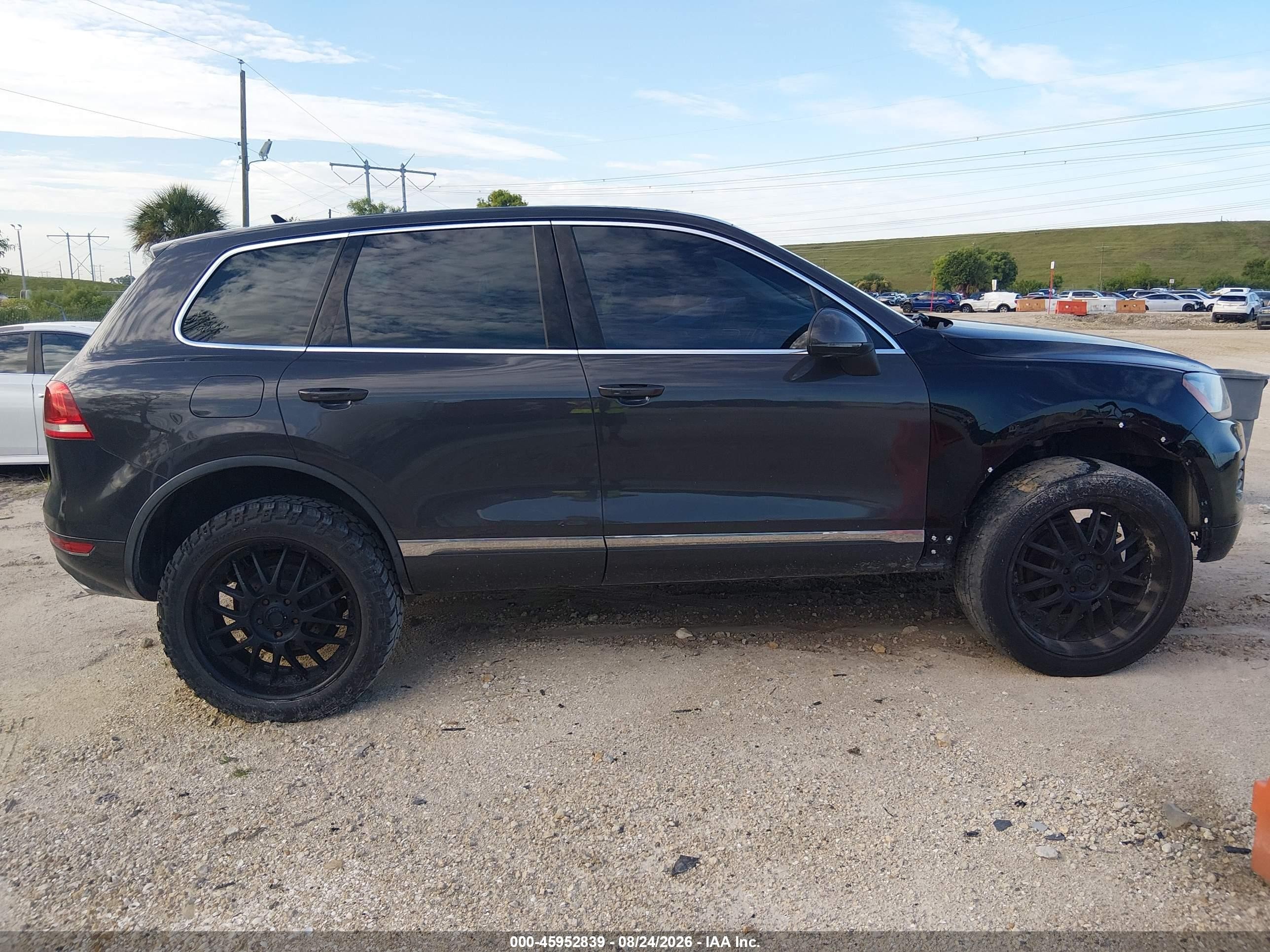 2013 Volkswagen Touareg Tdi Executive Black vin: WVGEP9BP4DD000528