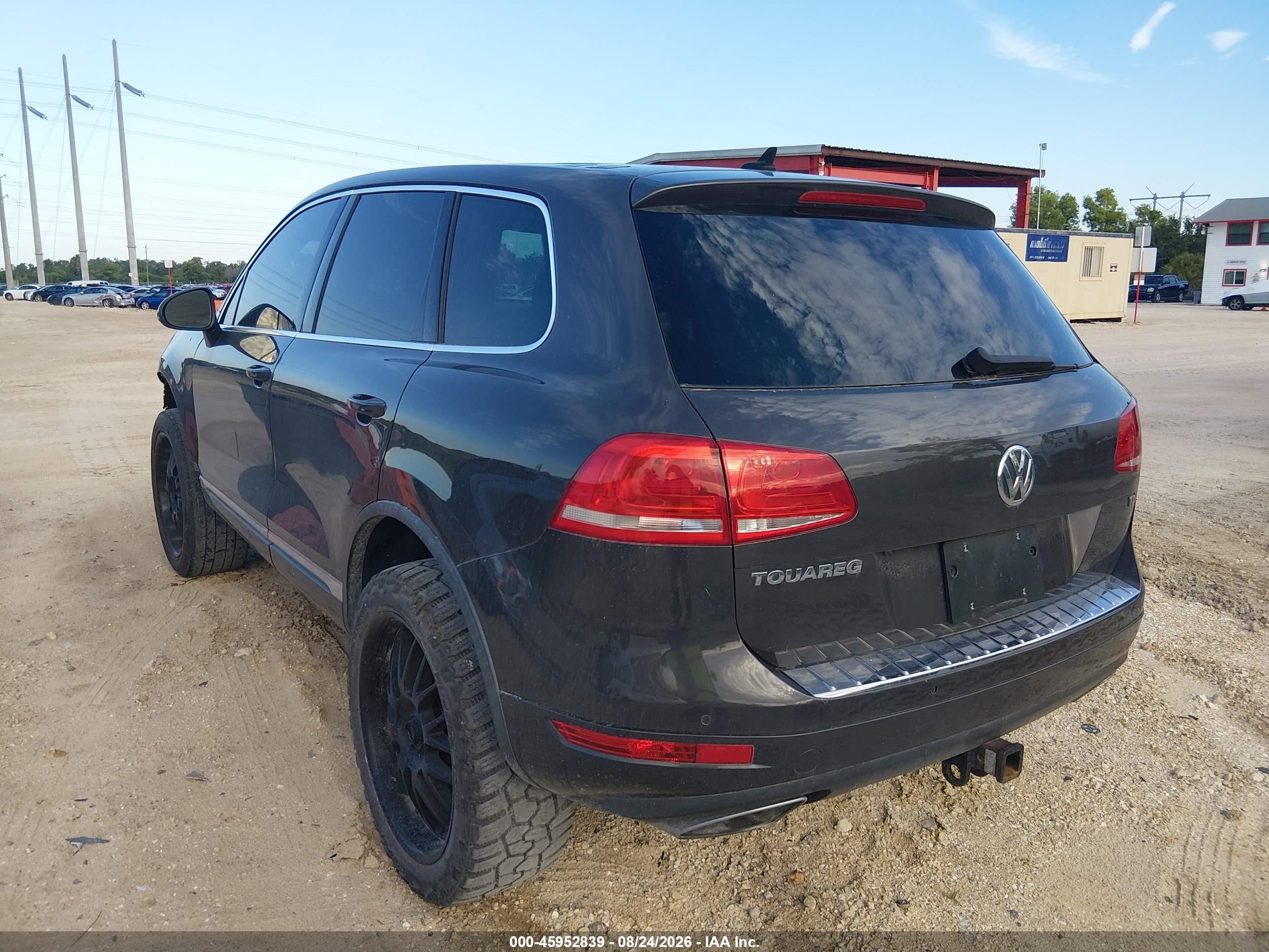 2013 Volkswagen Touareg Tdi Executive Black vin: WVGEP9BP4DD000528