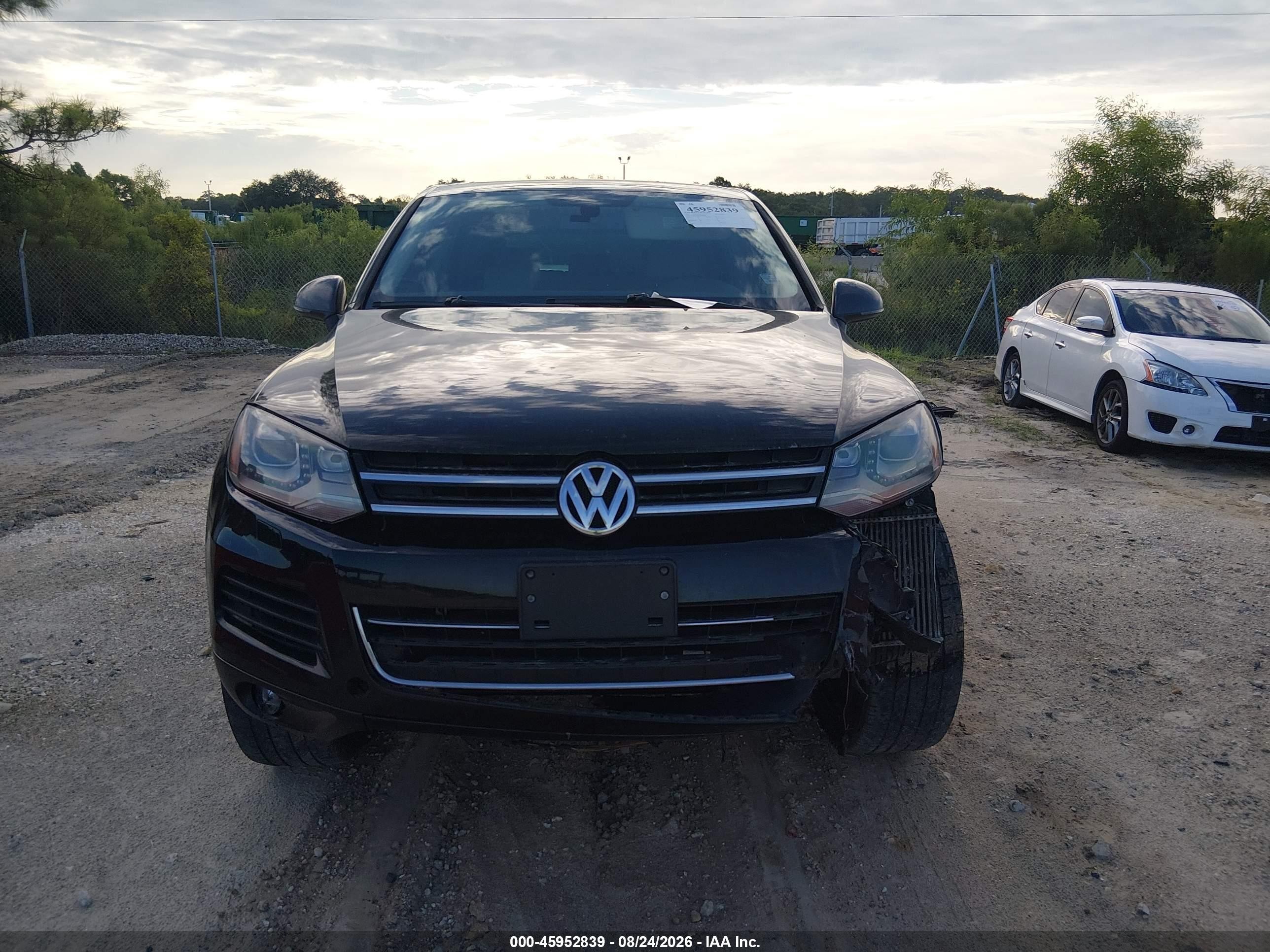 2013 Volkswagen Touareg Tdi Executive Black vin: WVGEP9BP4DD000528