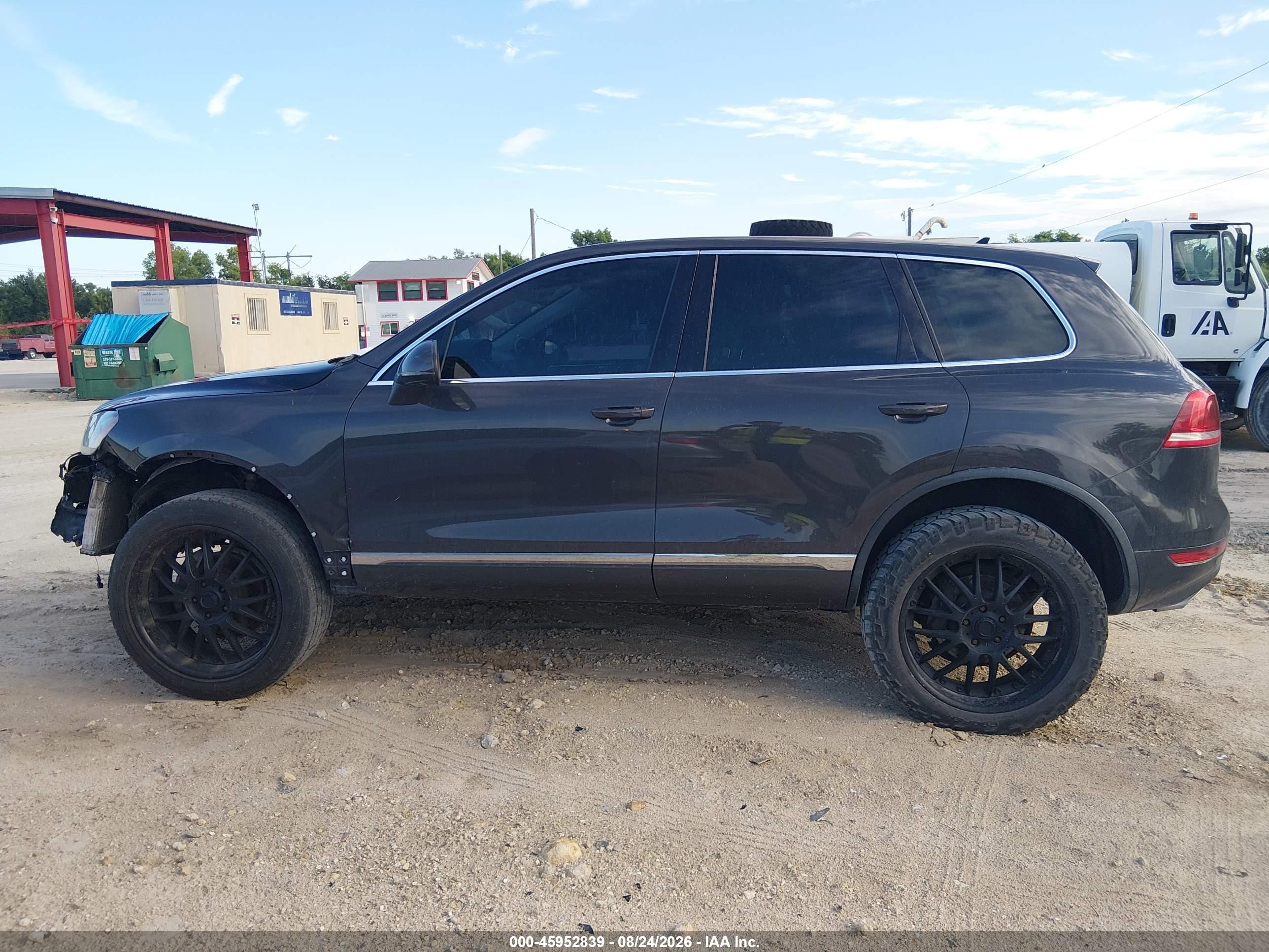 2013 Volkswagen Touareg Tdi Executive Black vin: WVGEP9BP4DD000528