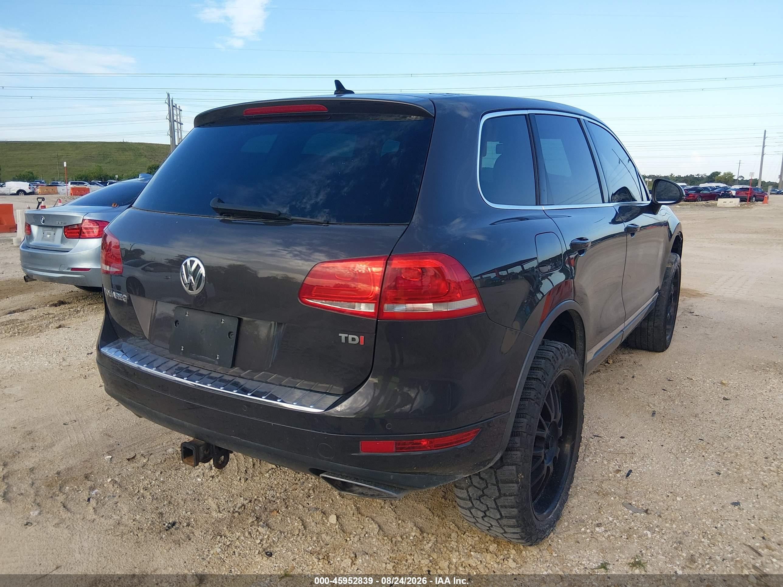 2013 Volkswagen Touareg Tdi Executive Black vin: WVGEP9BP4DD000528