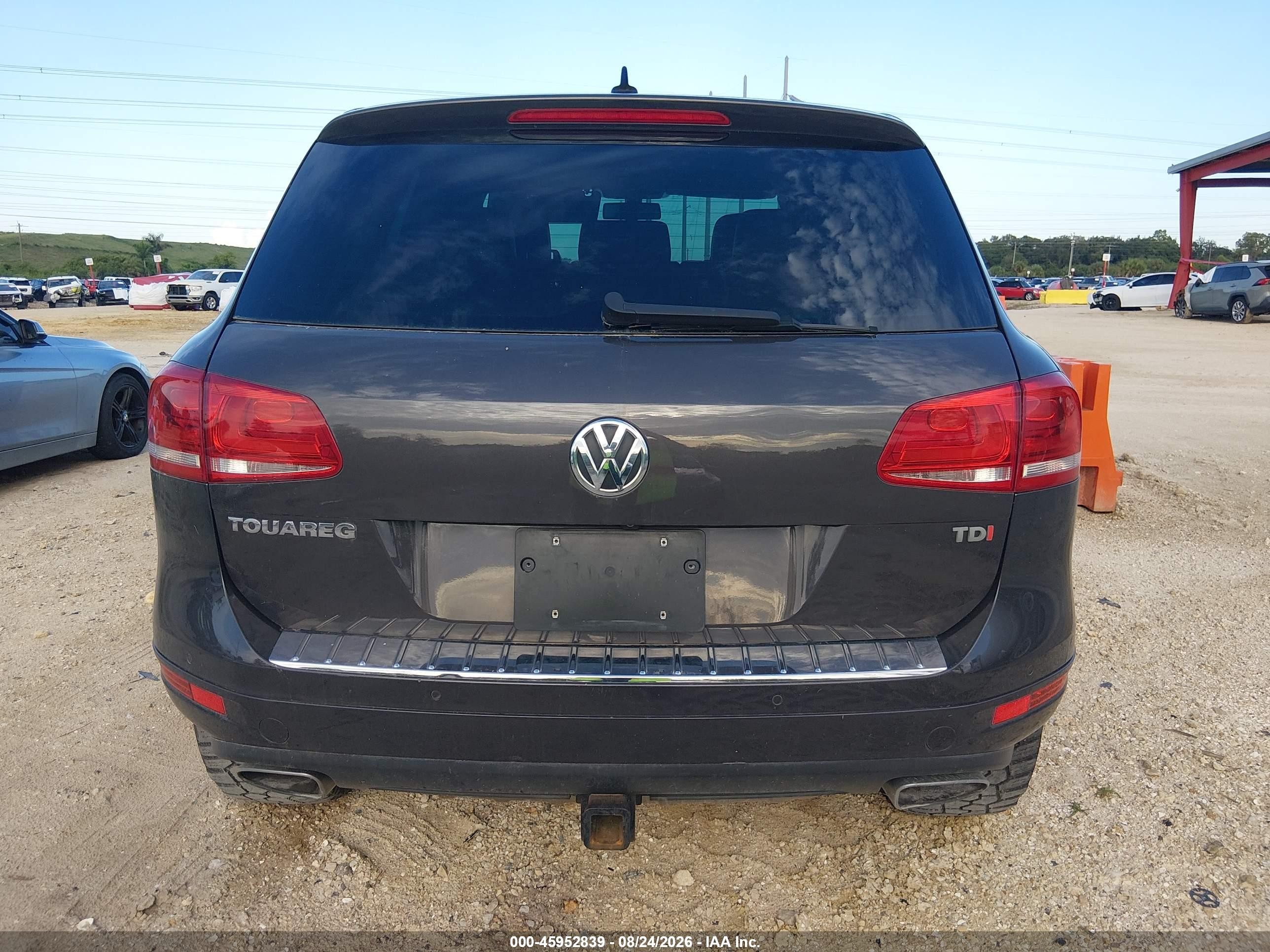 2013 Volkswagen Touareg Tdi Executive Black vin: WVGEP9BP4DD000528