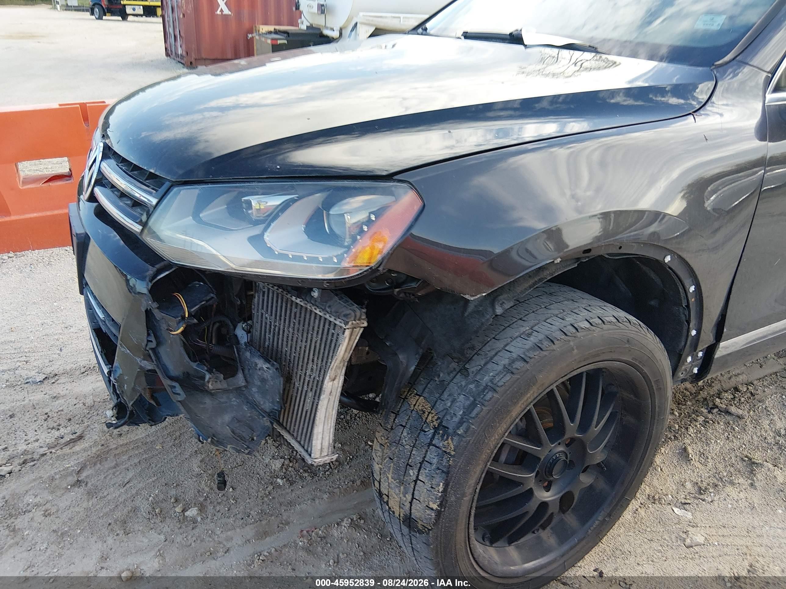 2013 Volkswagen Touareg Tdi Executive Black vin: WVGEP9BP4DD000528