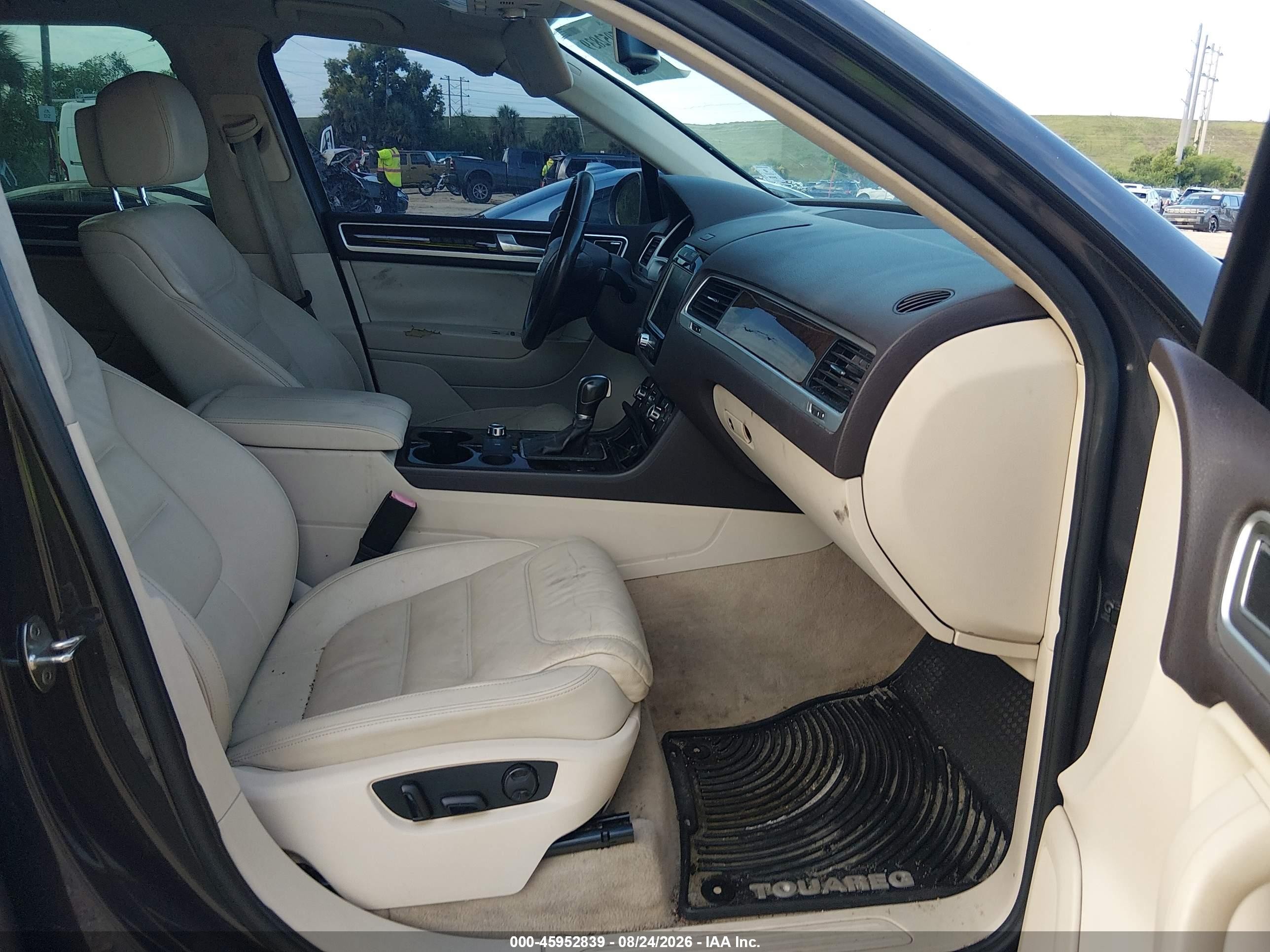 2013 Volkswagen Touareg Tdi Executive Black vin: WVGEP9BP4DD000528