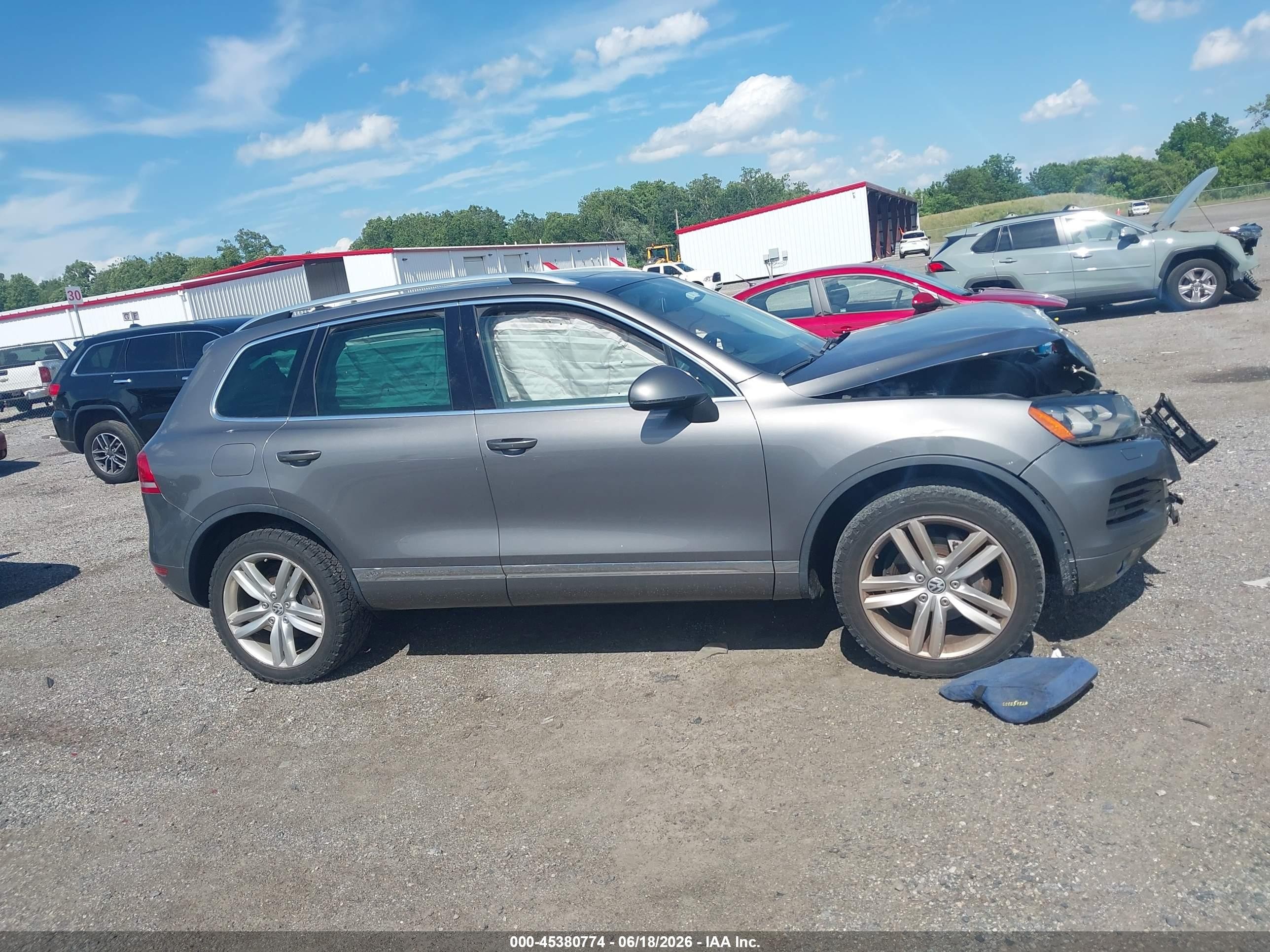 2013 Volkswagen Touareg Tdi Executive Gray vin: WVGEP9BP4DD012209