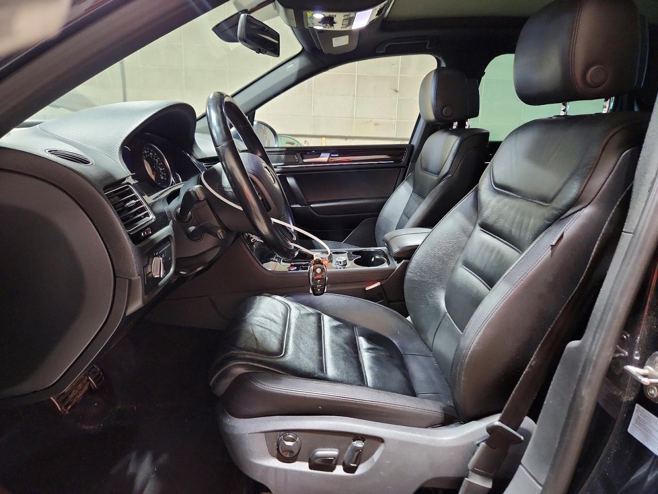 2014 Volkswagen Touareg V6 Tdi Blue vin: WVGEP9BP4ED008582