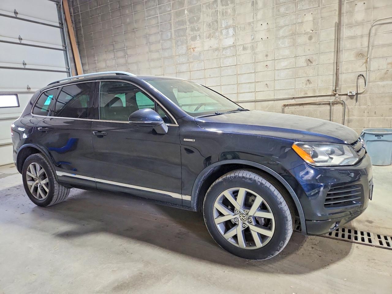2014 Volkswagen Touareg V6 Tdi Blue vin: WVGEP9BP4ED008582
