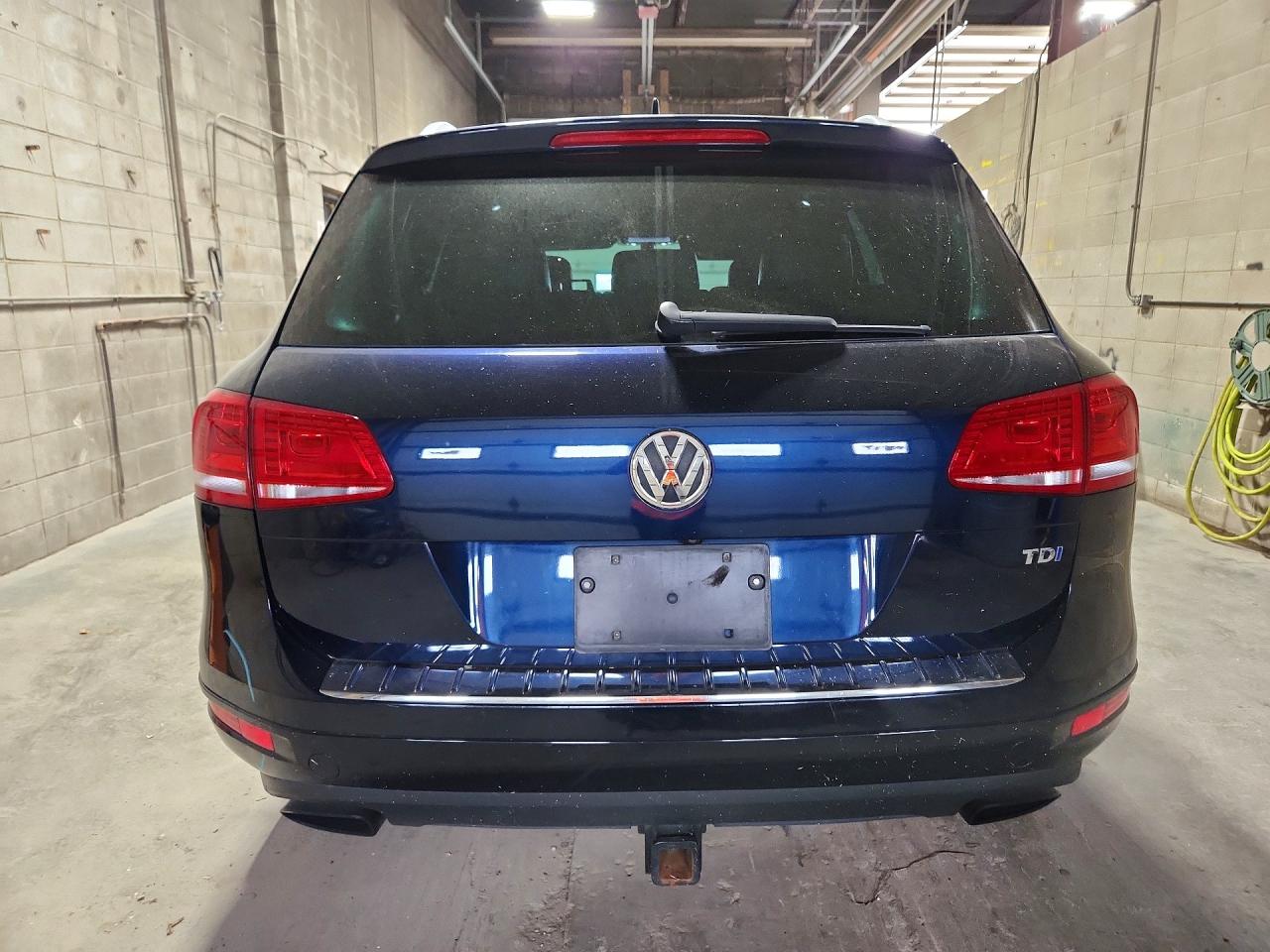2014 Volkswagen Touareg V6 Tdi Blue vin: WVGEP9BP4ED008582