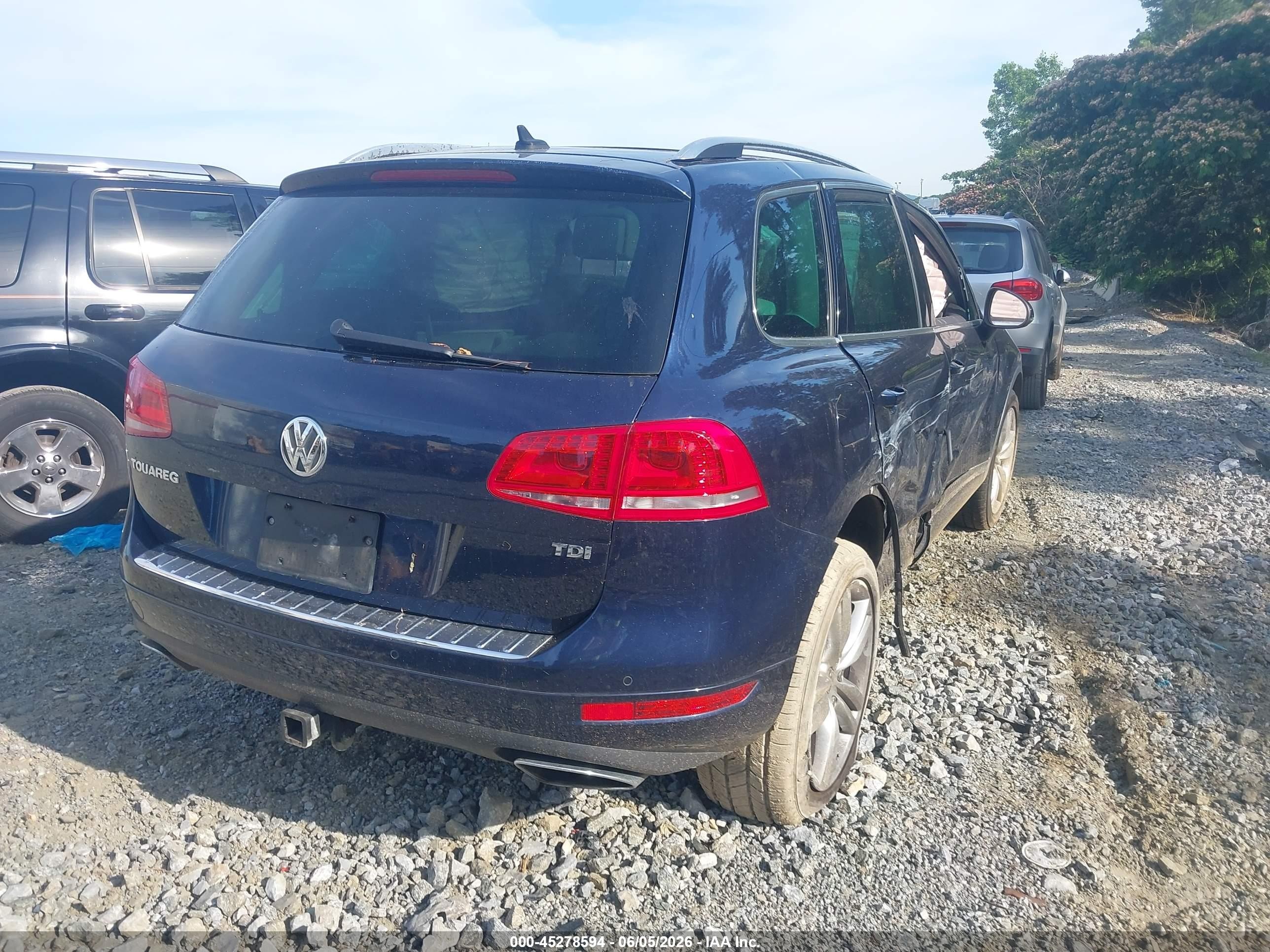 2014 Volkswagen Touareg Tdi Executive Dark Blue vin: WVGEP9BP4ED010722