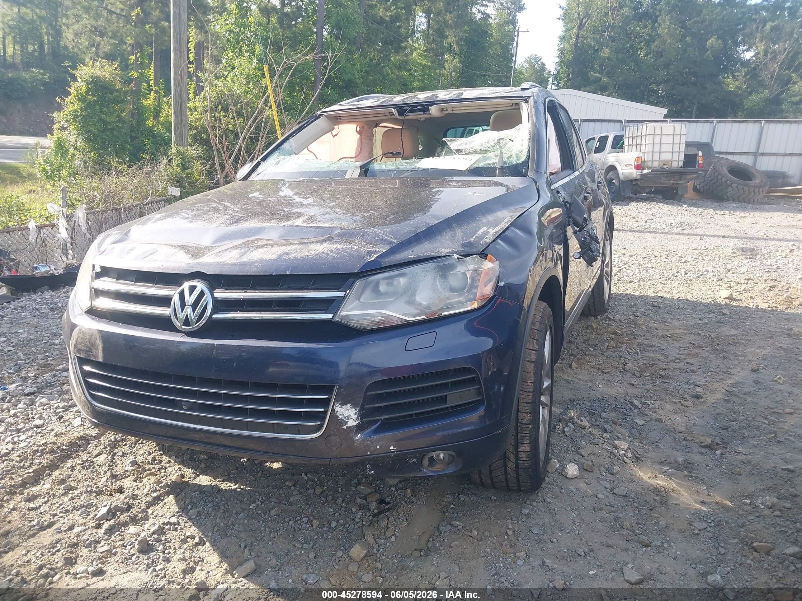 2014 Volkswagen Touareg Tdi Executive Dark Blue vin: WVGEP9BP4ED010722