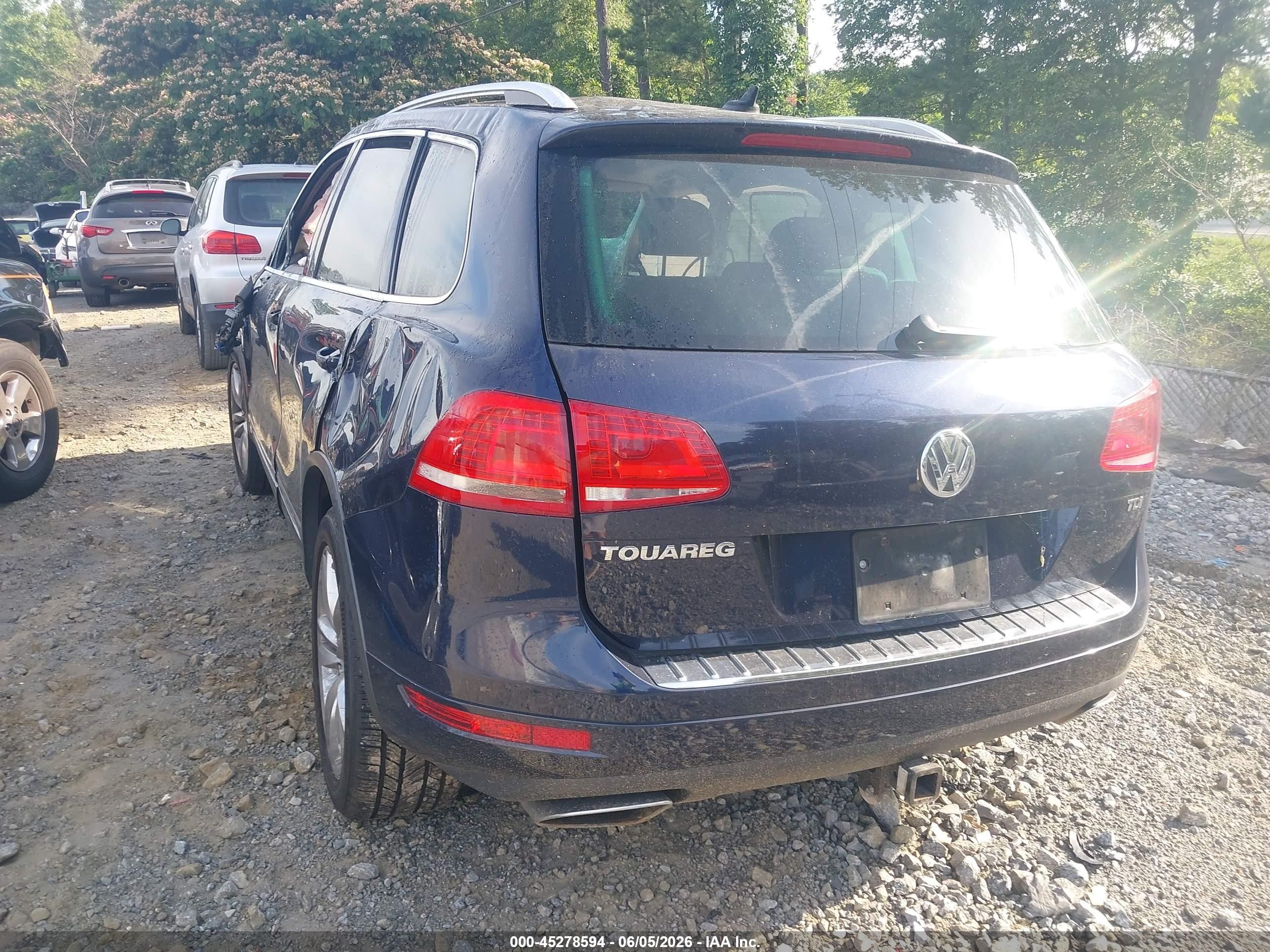 2014 Volkswagen Touareg Tdi Executive Dark Blue vin: WVGEP9BP4ED010722