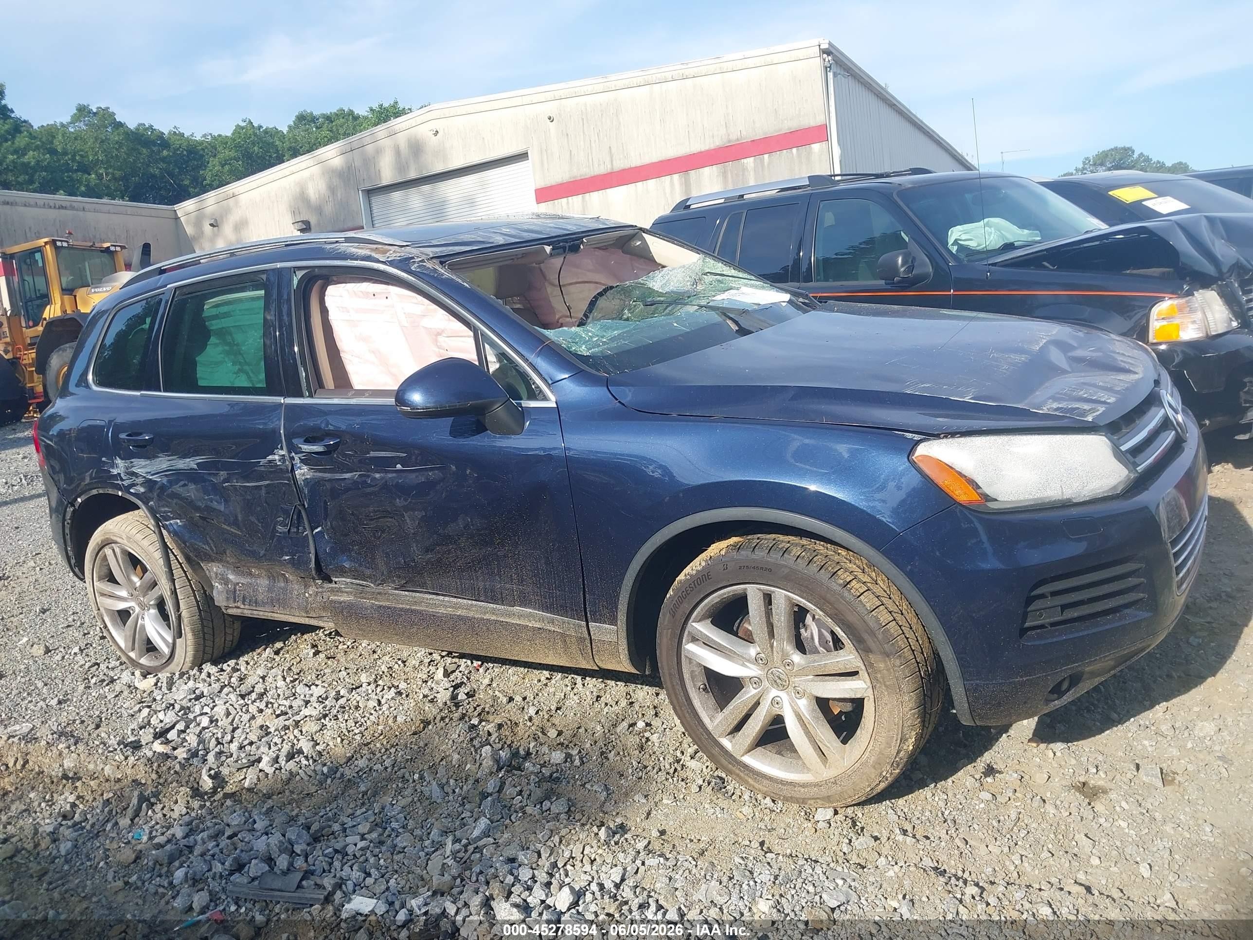 2014 Volkswagen Touareg Tdi Executive Dark Blue vin: WVGEP9BP4ED010722