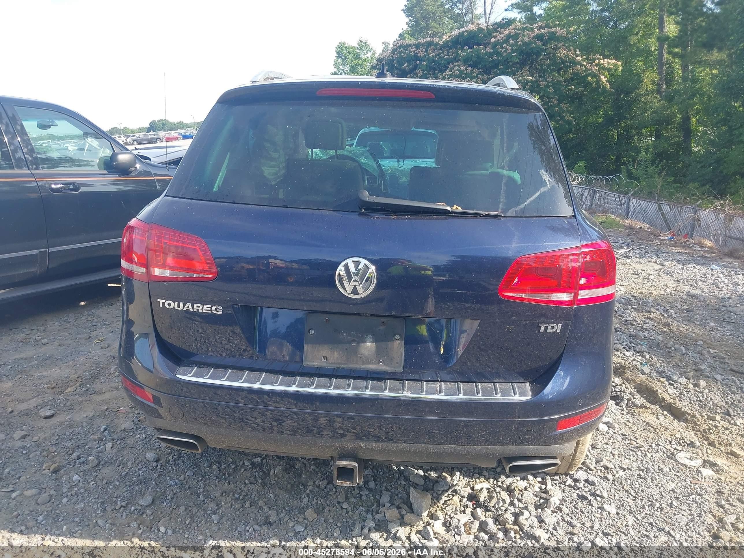 2014 Volkswagen Touareg Tdi Executive Dark Blue vin: WVGEP9BP4ED010722