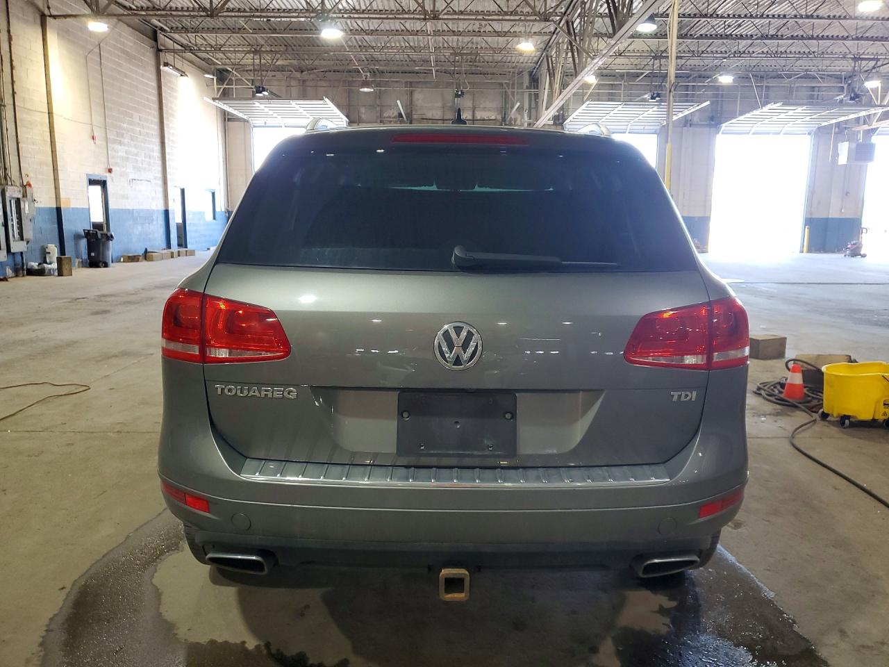 2014 Volkswagen Touareg V6 Tdi Silver vin: WVGEP9BP4ED012132