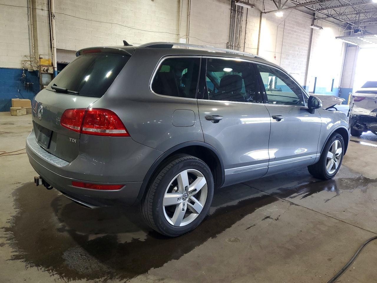 2014 Volkswagen Touareg V6 Tdi Silver vin: WVGEP9BP4ED012132