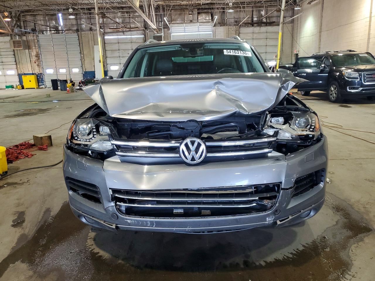 2014 Volkswagen Touareg V6 Tdi Silver vin: WVGEP9BP4ED012132