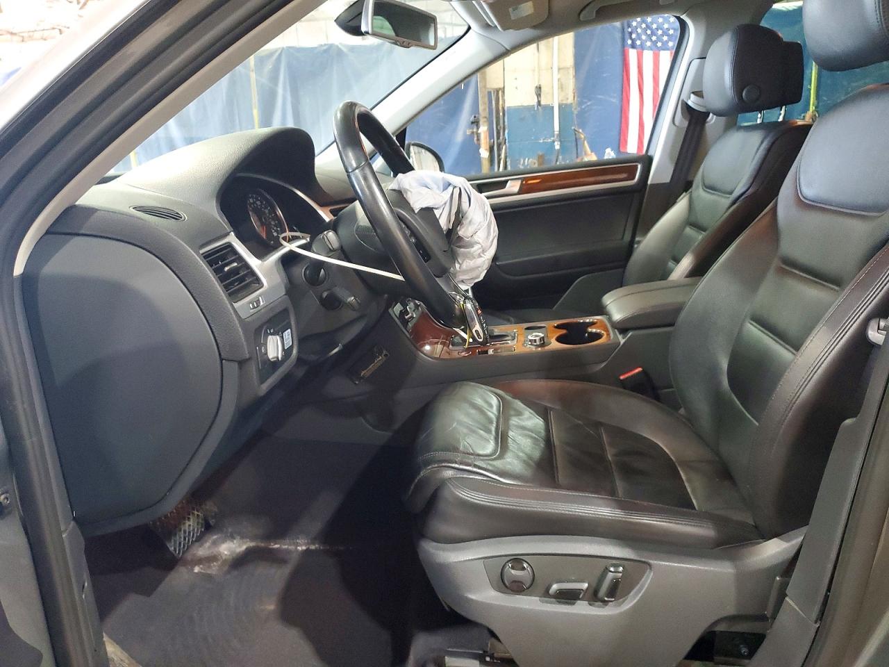 2014 Volkswagen Touareg V6 Tdi Silver vin: WVGEP9BP4ED012132