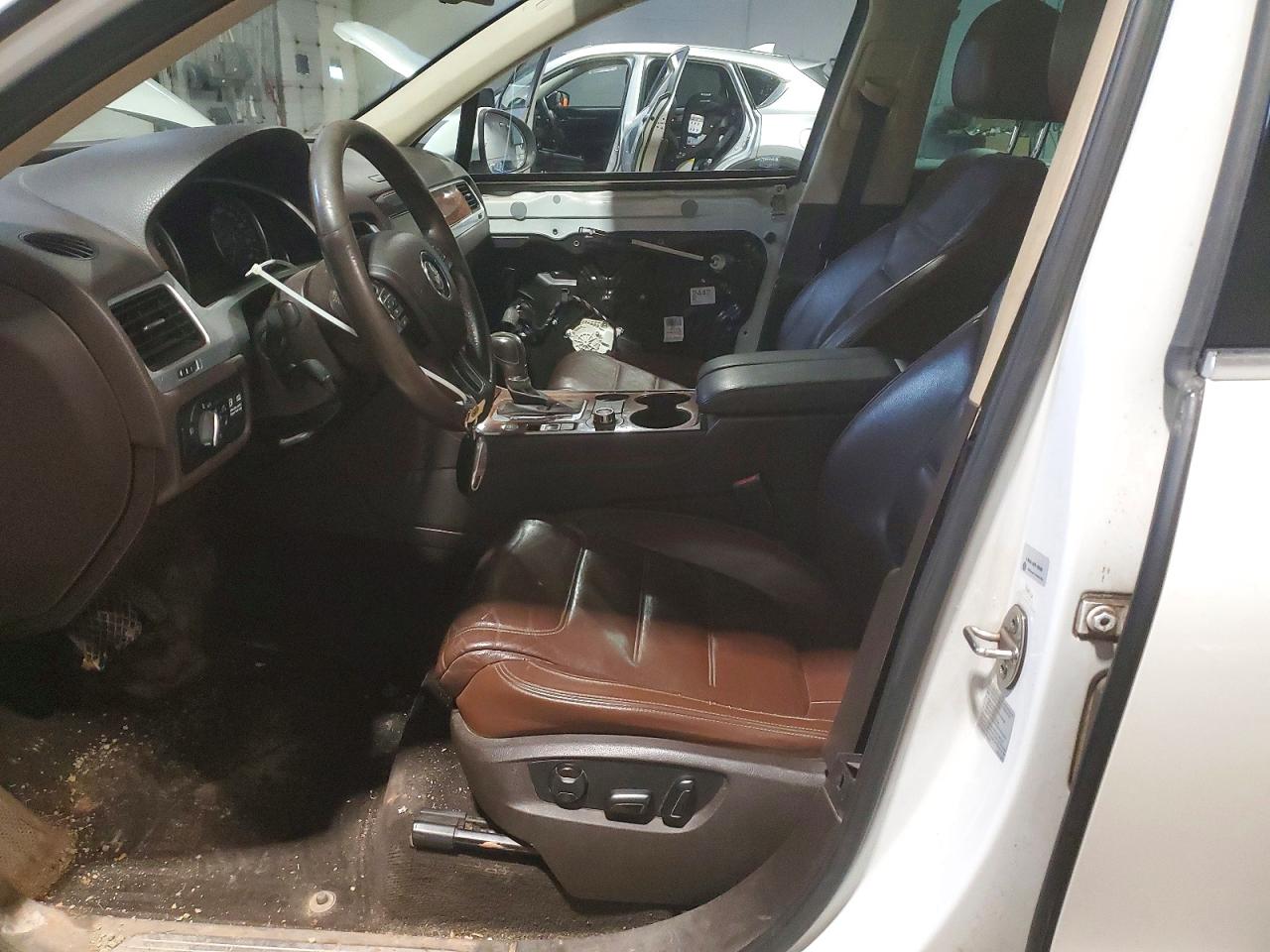 2013 Volkswagen Touareg V6 Tdi White vin: WVGEP9BP5DD000277