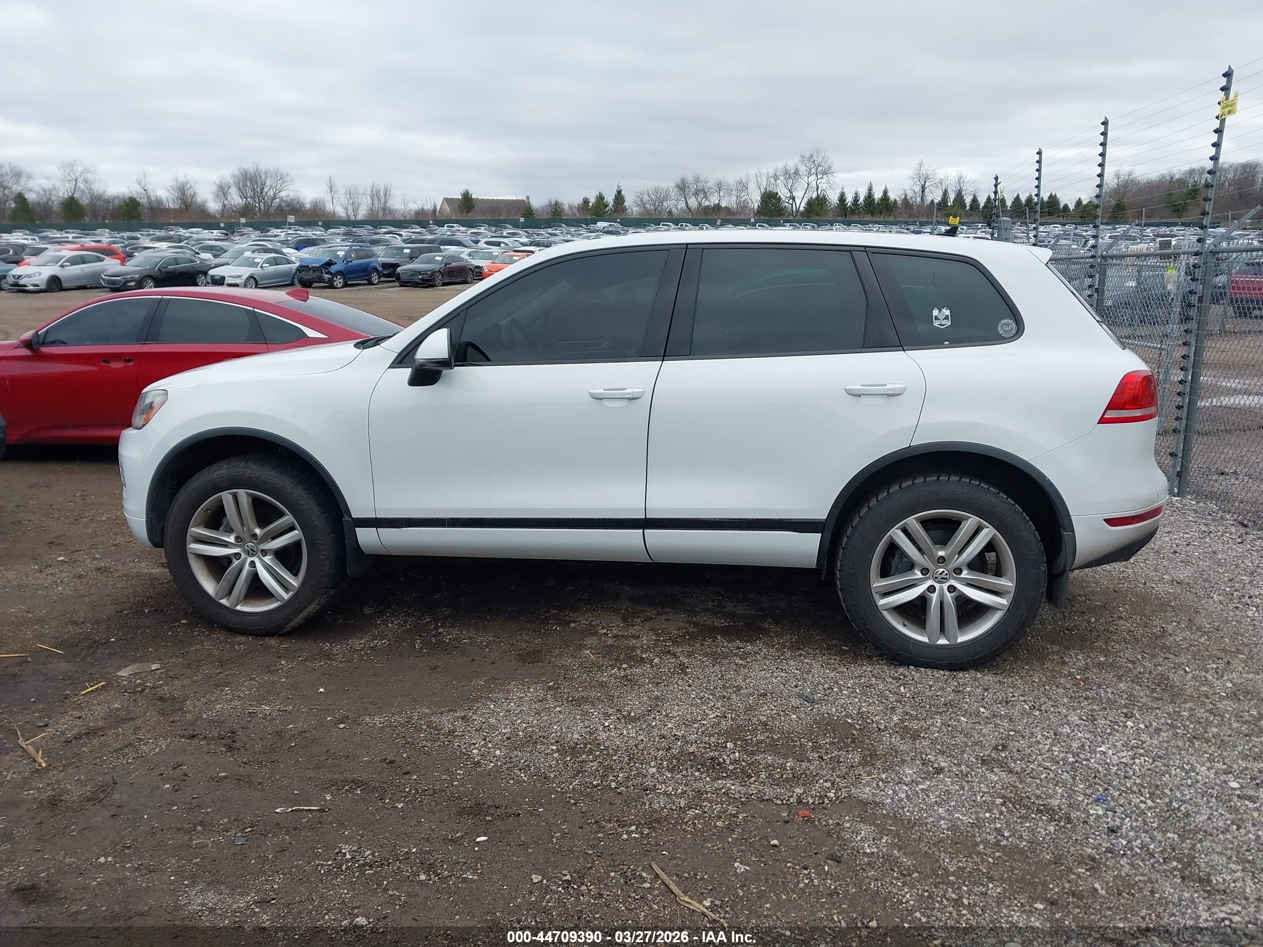 2013 Volkswagen Touareg Tdi Executive White vin: WVGEP9BP5DD006015