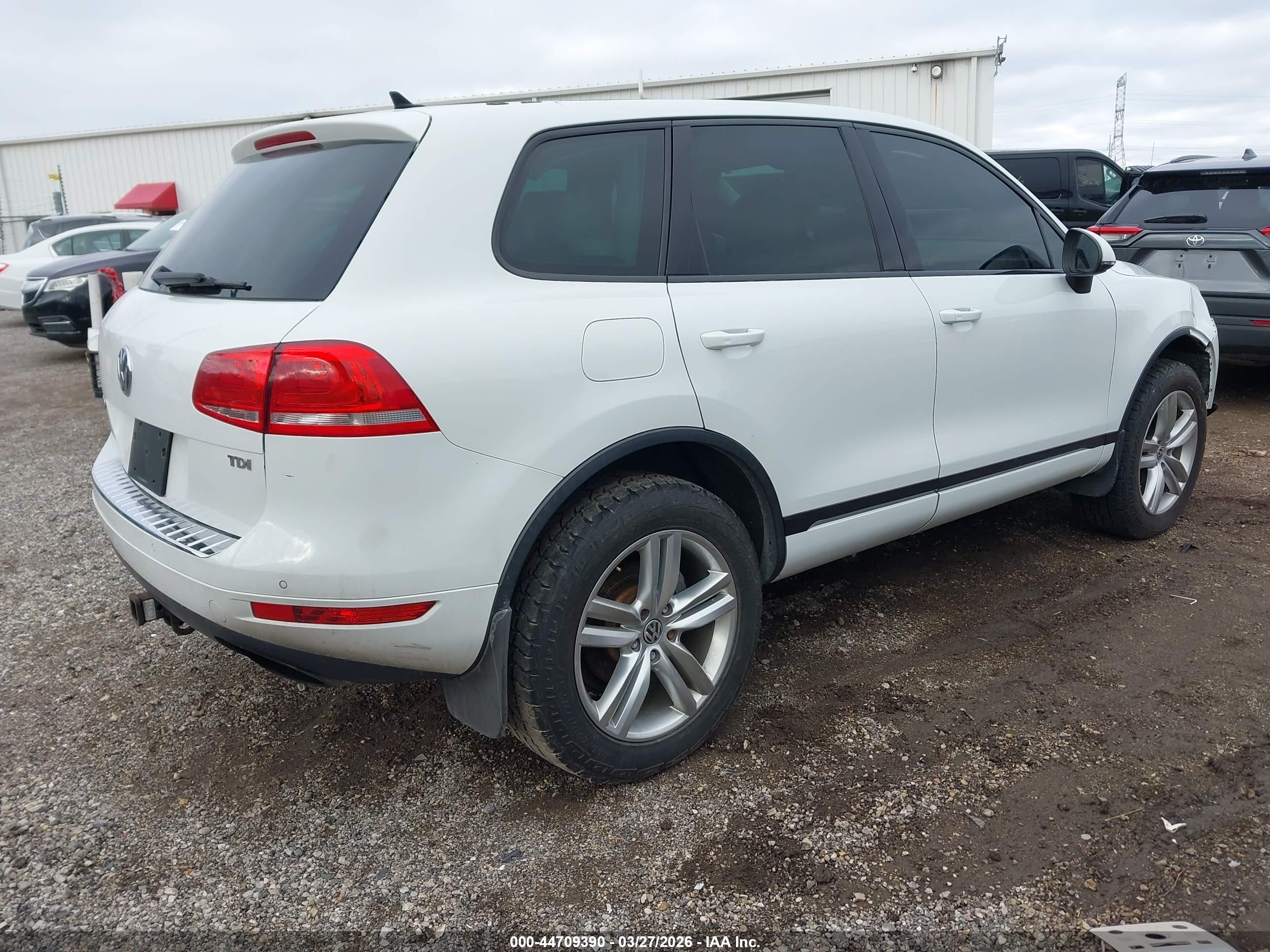 2013 Volkswagen Touareg Tdi Executive White vin: WVGEP9BP5DD006015
