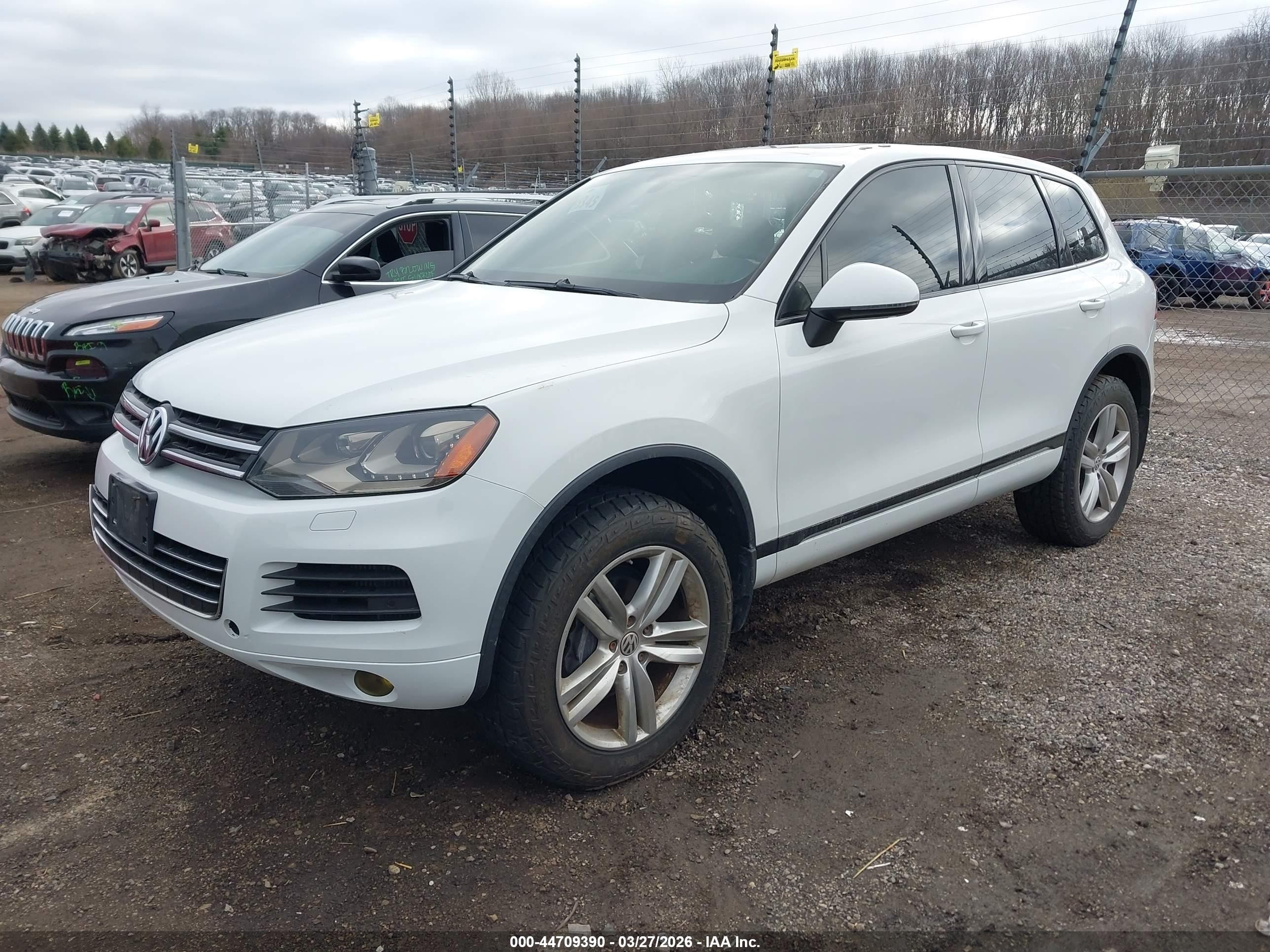2013 Volkswagen Touareg Tdi Executive White vin: WVGEP9BP5DD006015