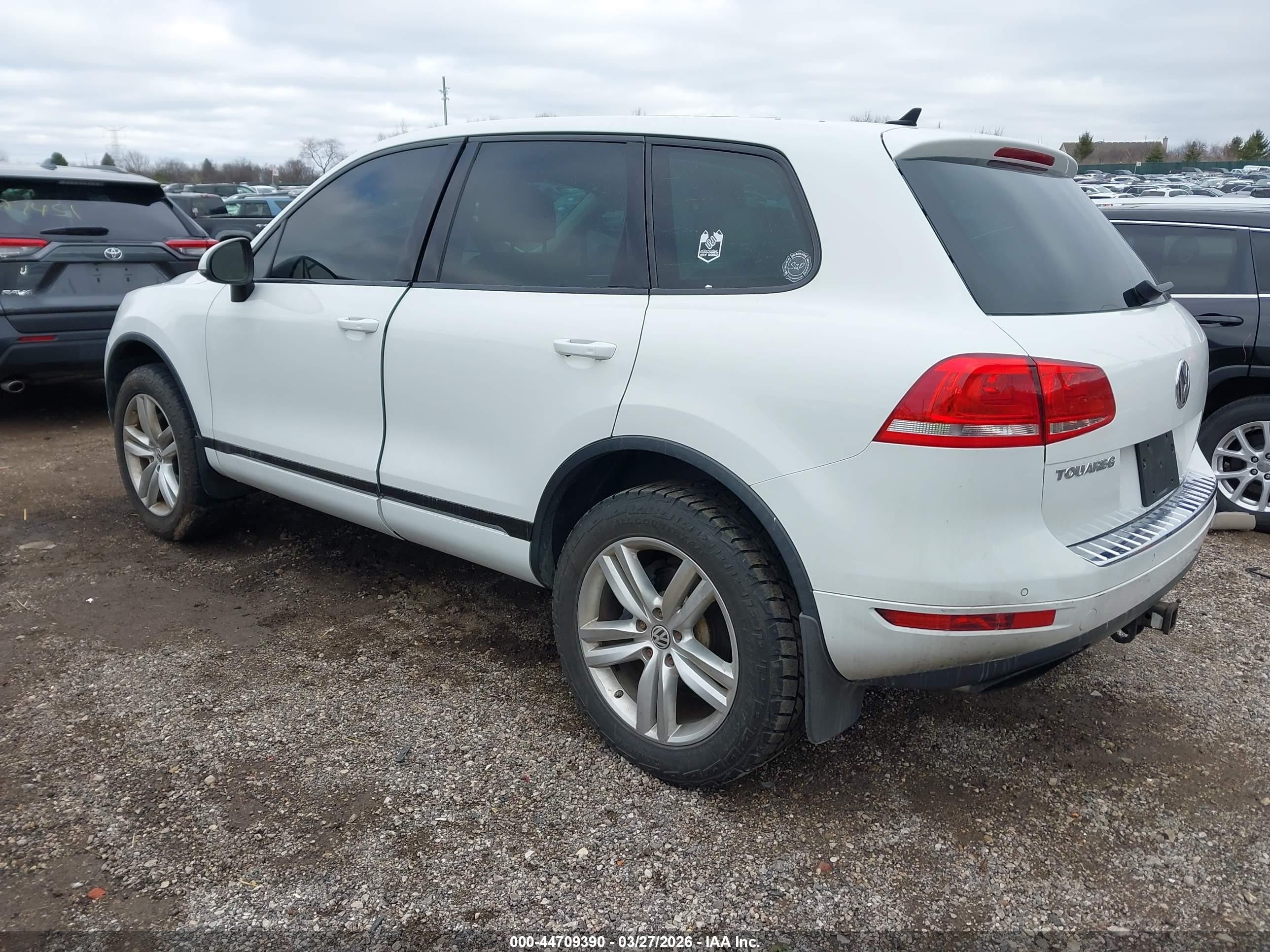 2013 Volkswagen Touareg Tdi Executive White vin: WVGEP9BP5DD006015